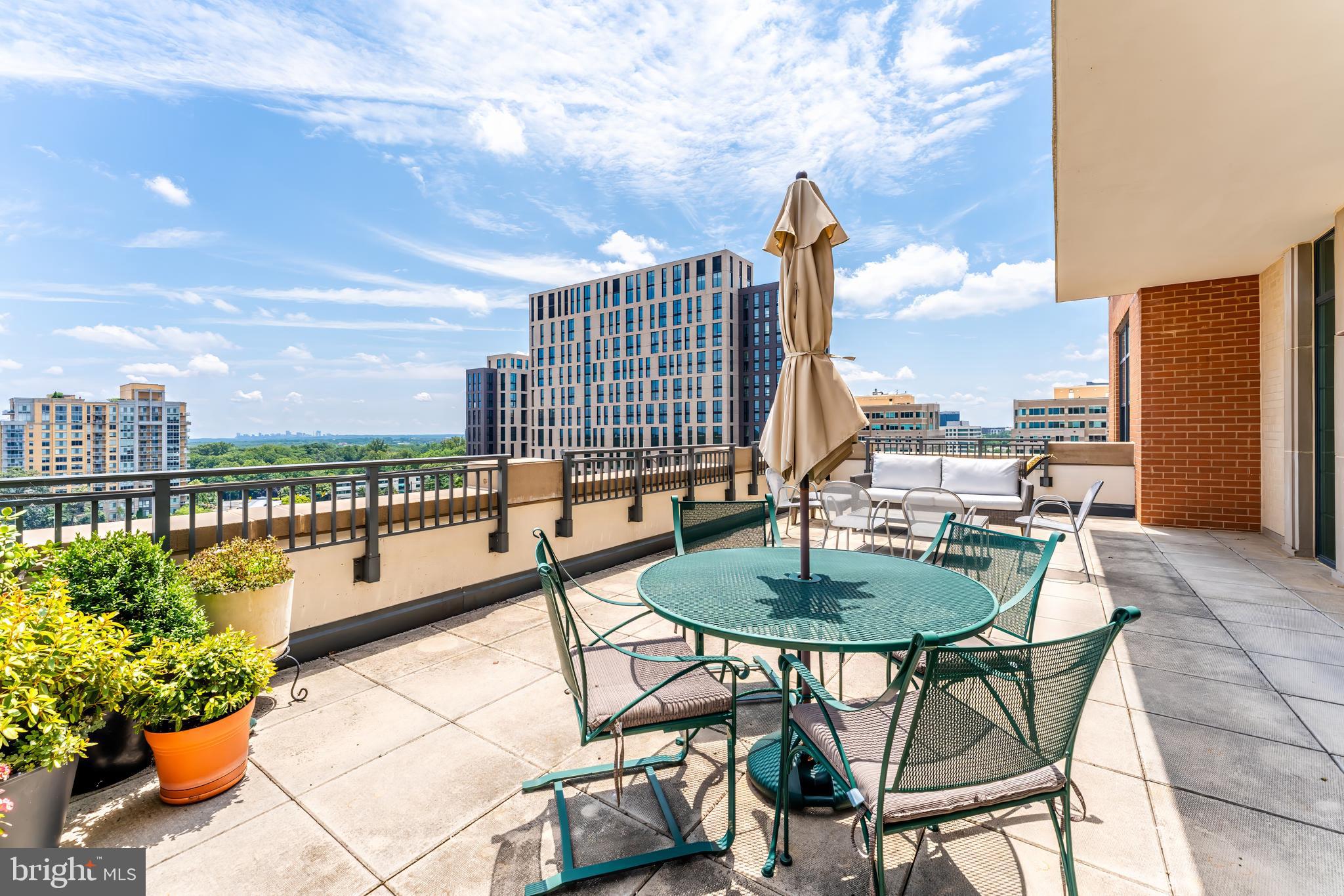 PARAMOUNT - Residential