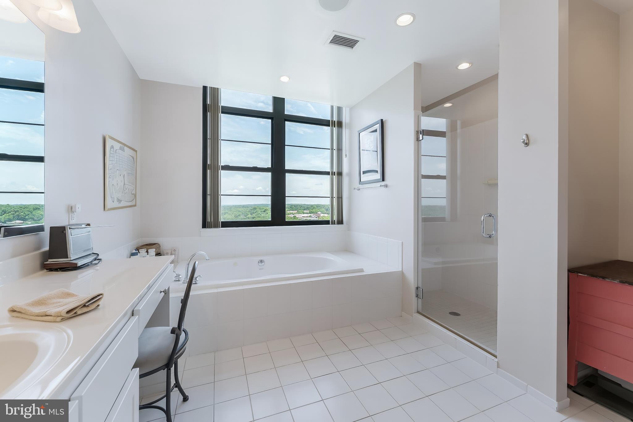 PARAMOUNT - Residential