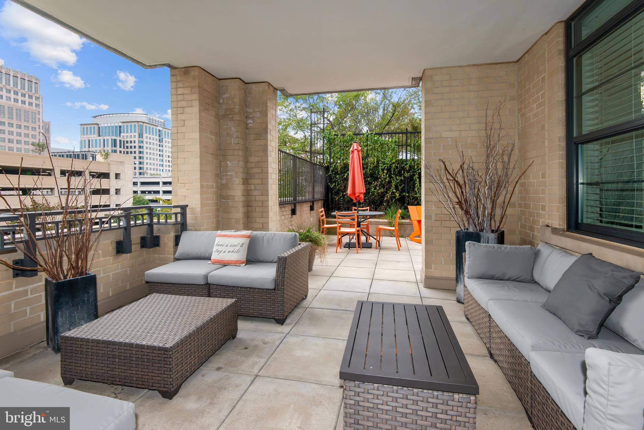 PARAMOUNT - Residential
