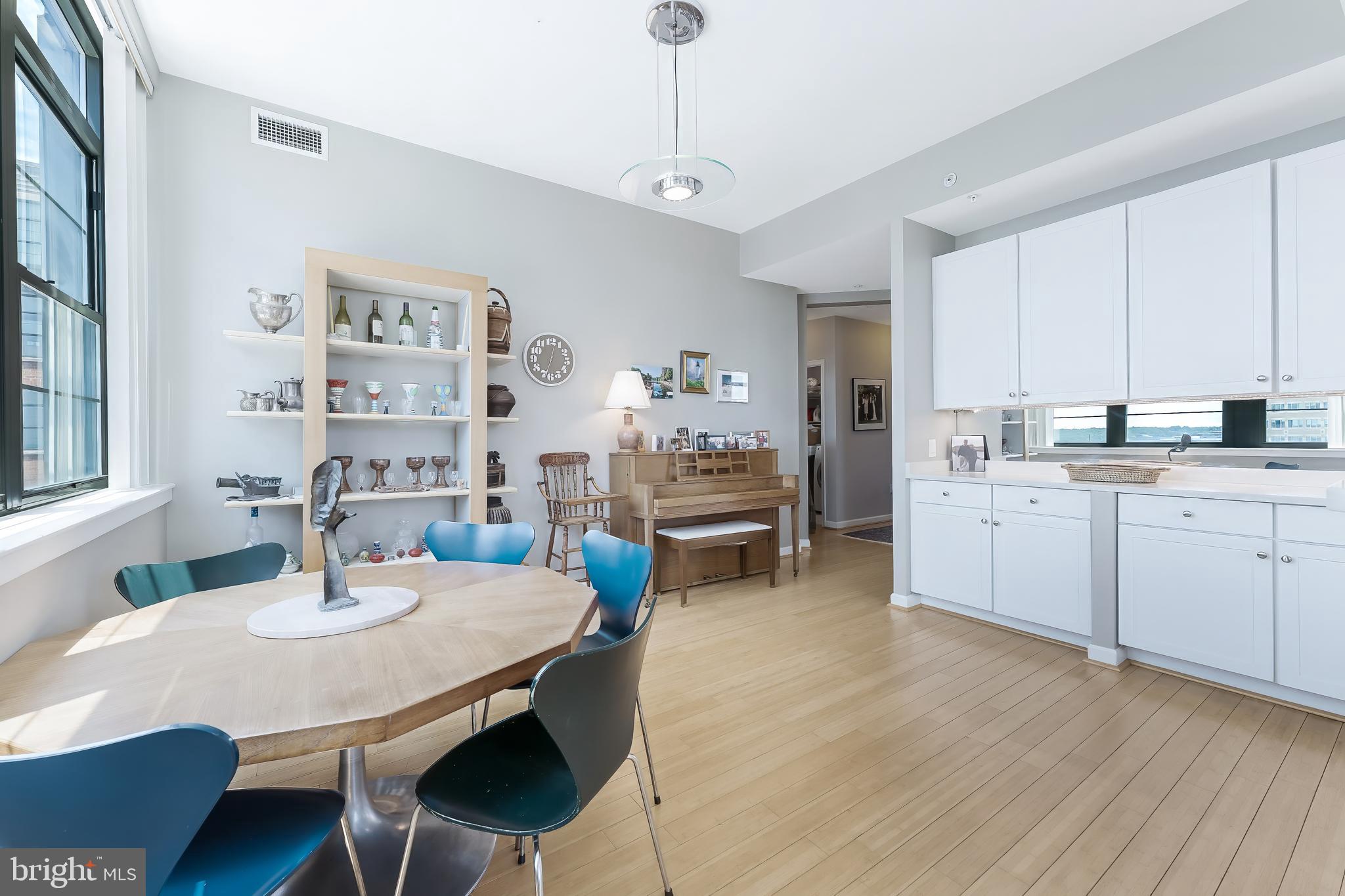 PARAMOUNT - Residential