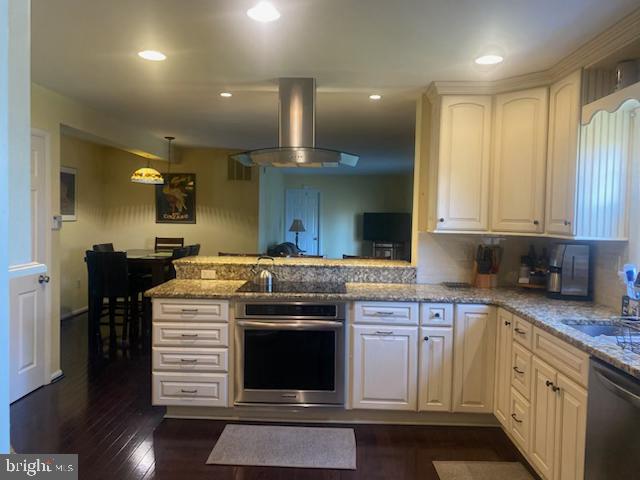 VILLAGE OF HICKORY RIDGE - Residential