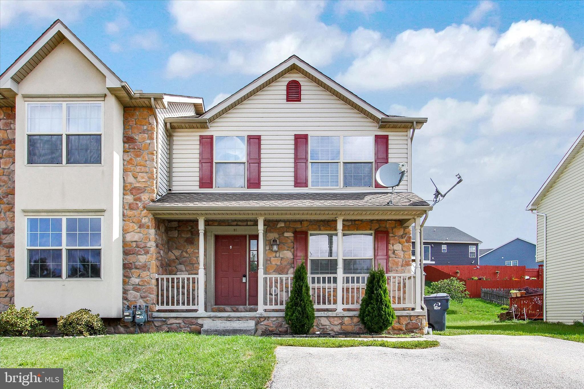 Quaint 3 bedroom end-unit townhouse located in the Chapel Ridge community! A cozy covered front porch greets you as you enter. Inside boasts neutral colors, an ample living area, separate dining space within the kitchen and convenient access to the rear deck / yard. Upper level offers three bedrooms and two full bath. Sweet dreams will come easily in this spacious primary bedroom with vaulted ceilings and personal full bath!  The other rooms could be used as bedrooms, home offices or converted into whatever fits your needs. Just off the kitchen, situated out back, is the deck....where weekends are made for!! Such a great open space to entertain or just relax at the end of your day.  Come see all this property has to offer and schedule your private showing......NOW!