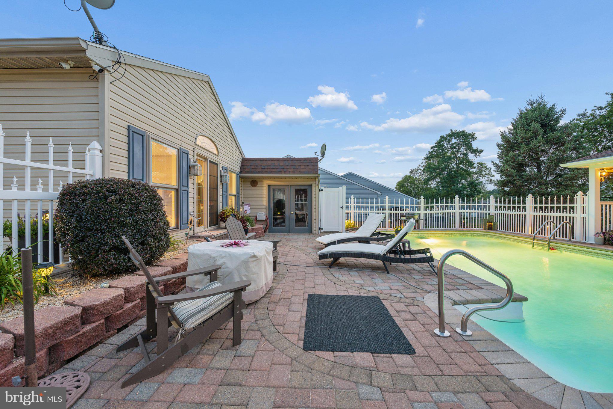 POTOMAC MANOR - Residential