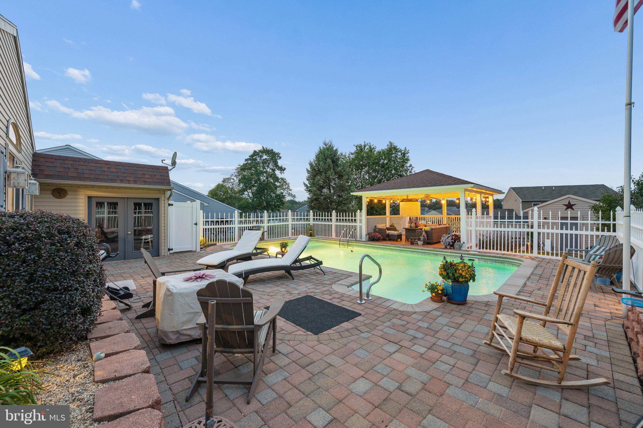 POTOMAC MANOR - Residential