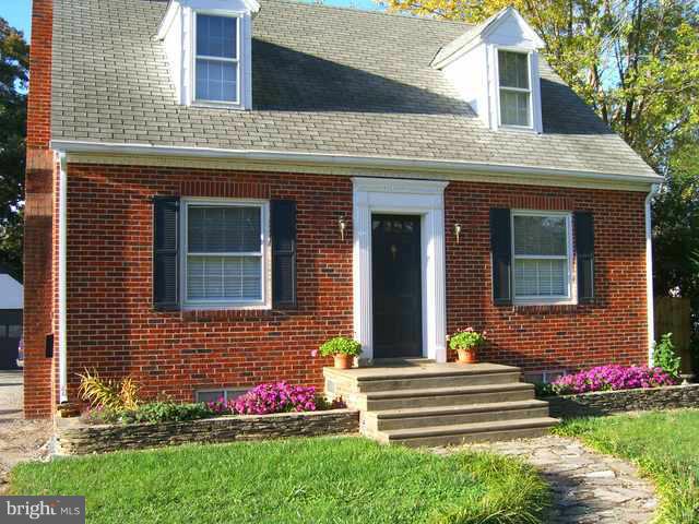This is one SWEET home! Classic Cape charm blends with recent quality renovations. This 3BR/3 BA offers Real Hardwood, Corian, Natural Cherry cabinets and tons of original details and new upgrades. 3rd BR has no closet. Quiet City location close to VRE, MWU and MWH. You will not be disappointed! Owner not approved for Section 8 tenants.