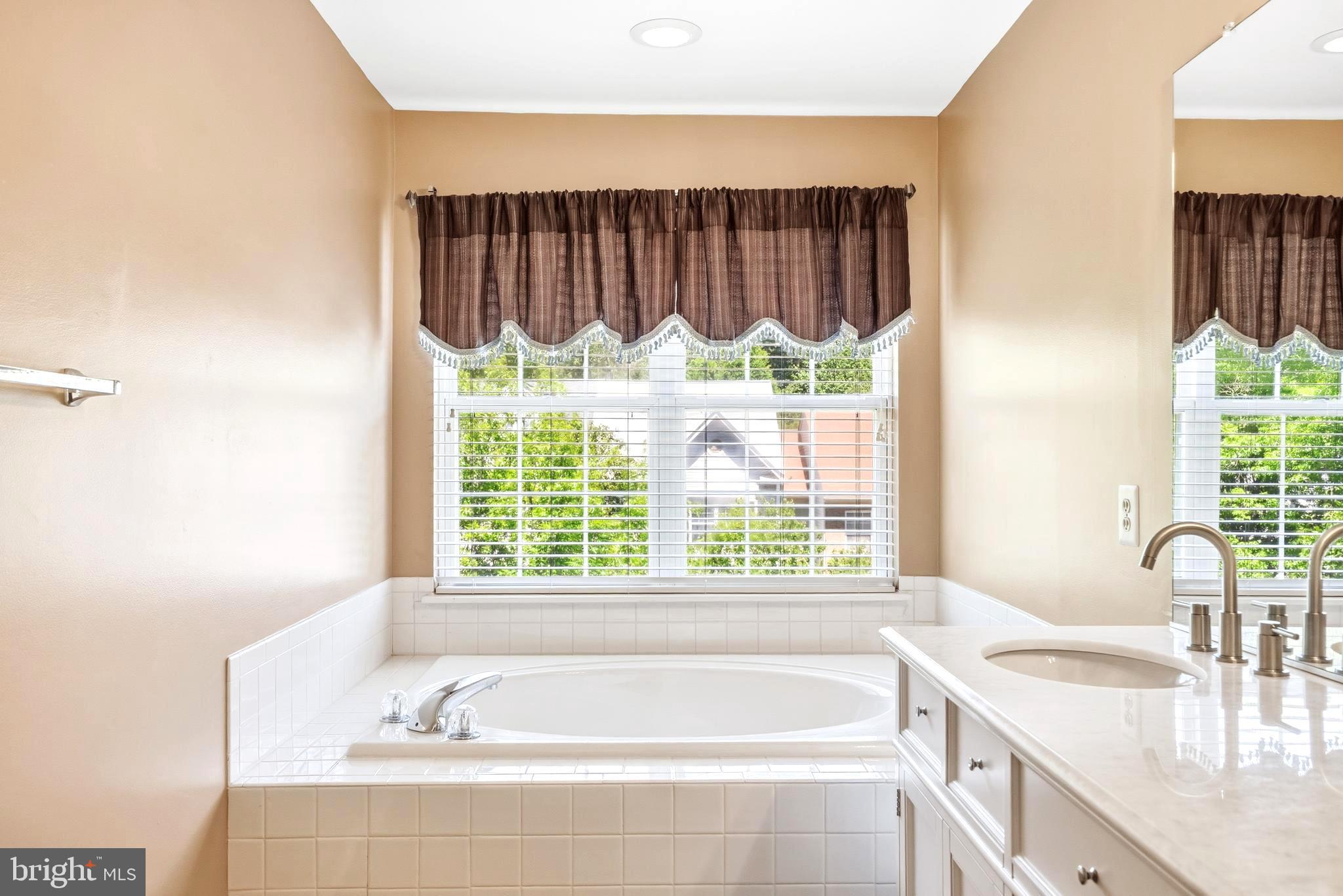 NORTHRIDGE - Residential