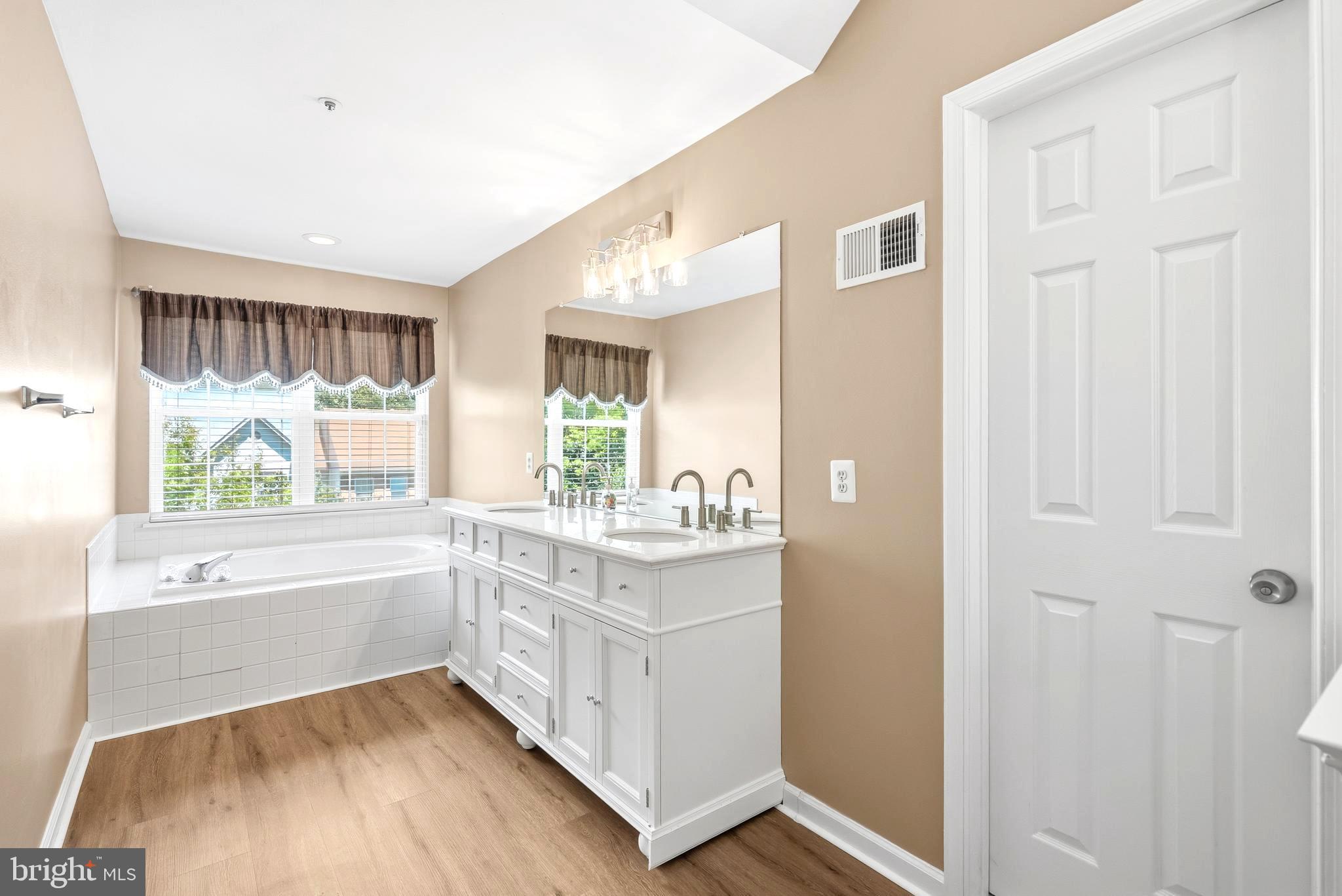 NORTHRIDGE - Residential
