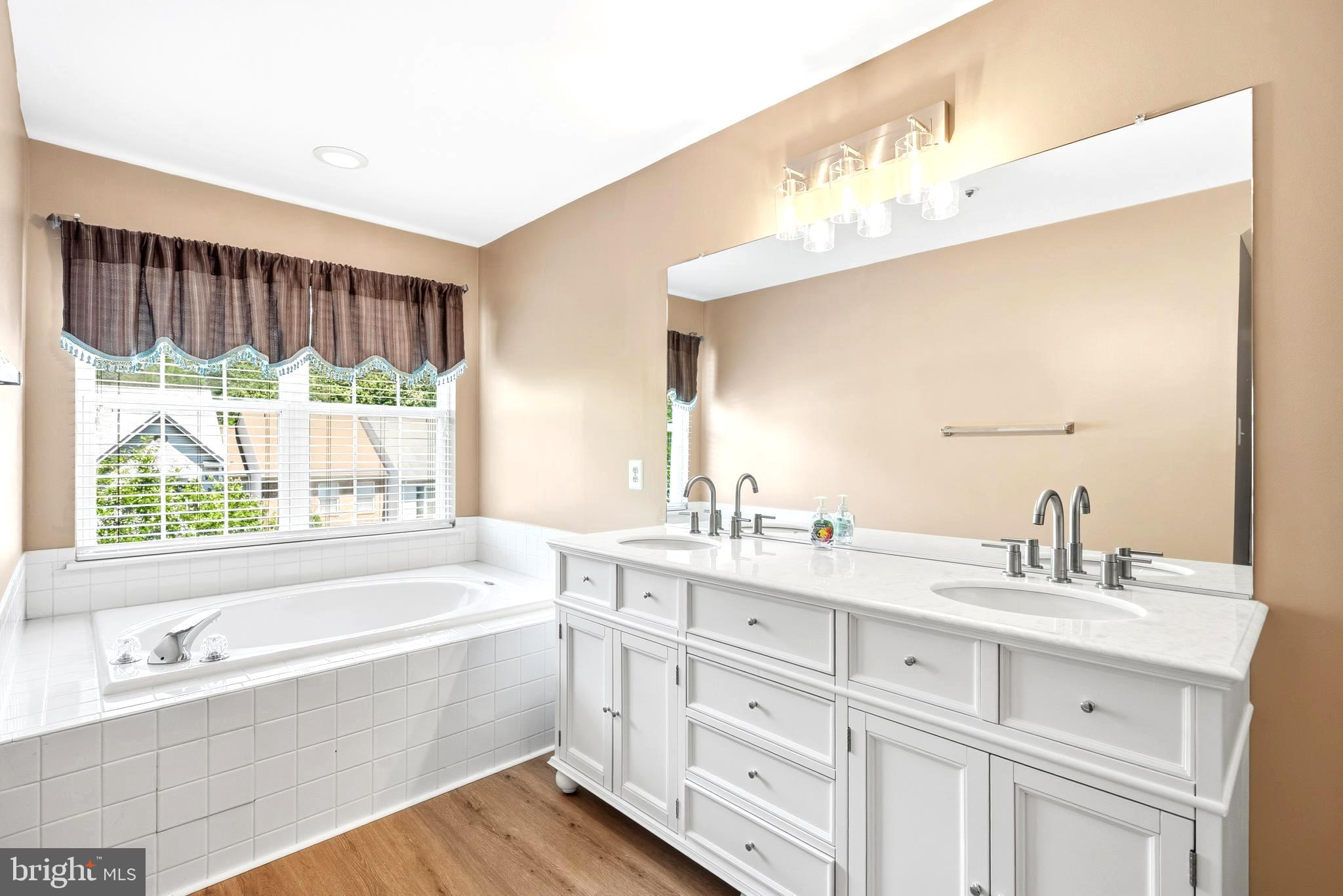 NORTHRIDGE - Residential