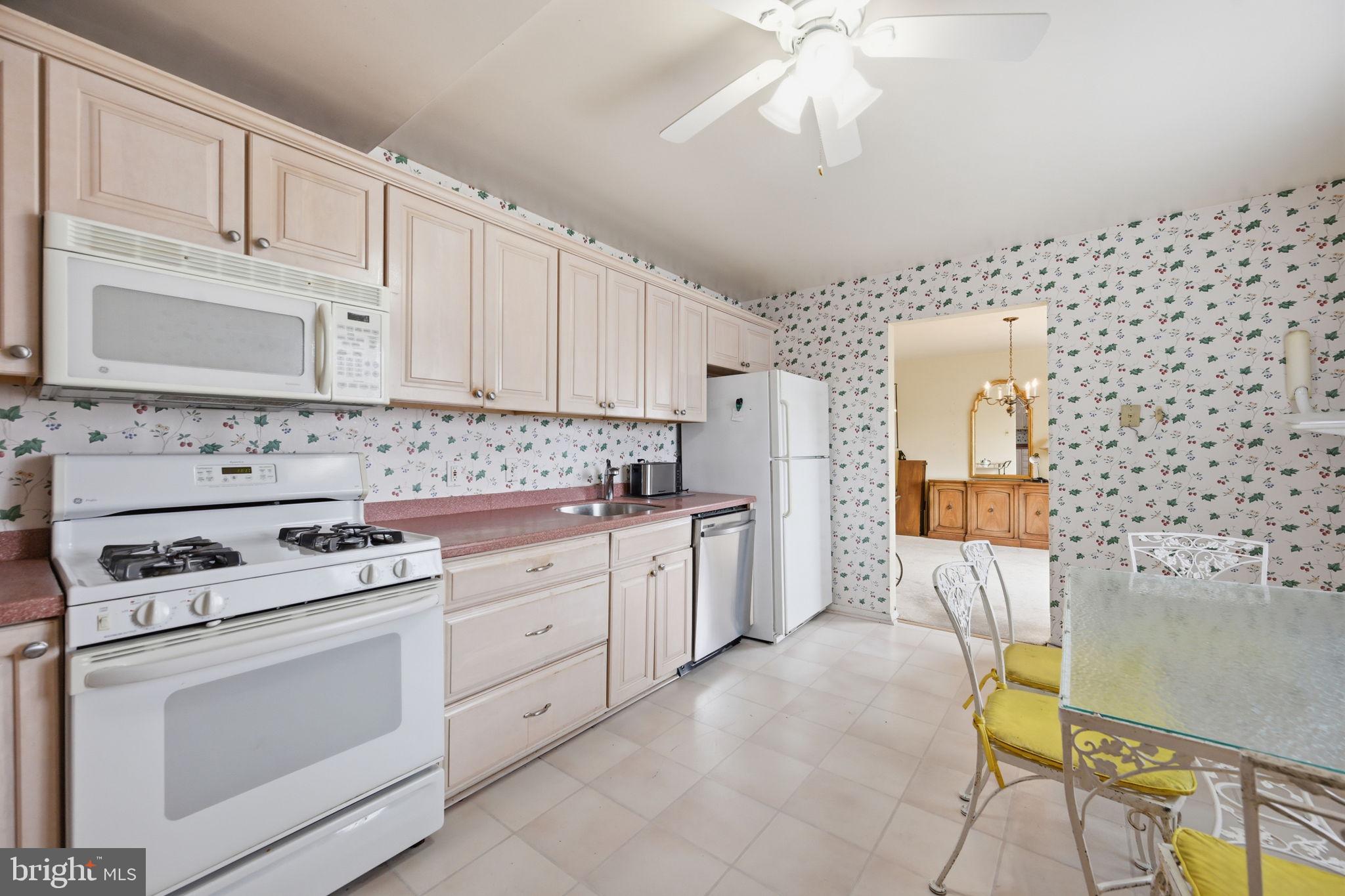 KENWOOD PLACE - Residential
