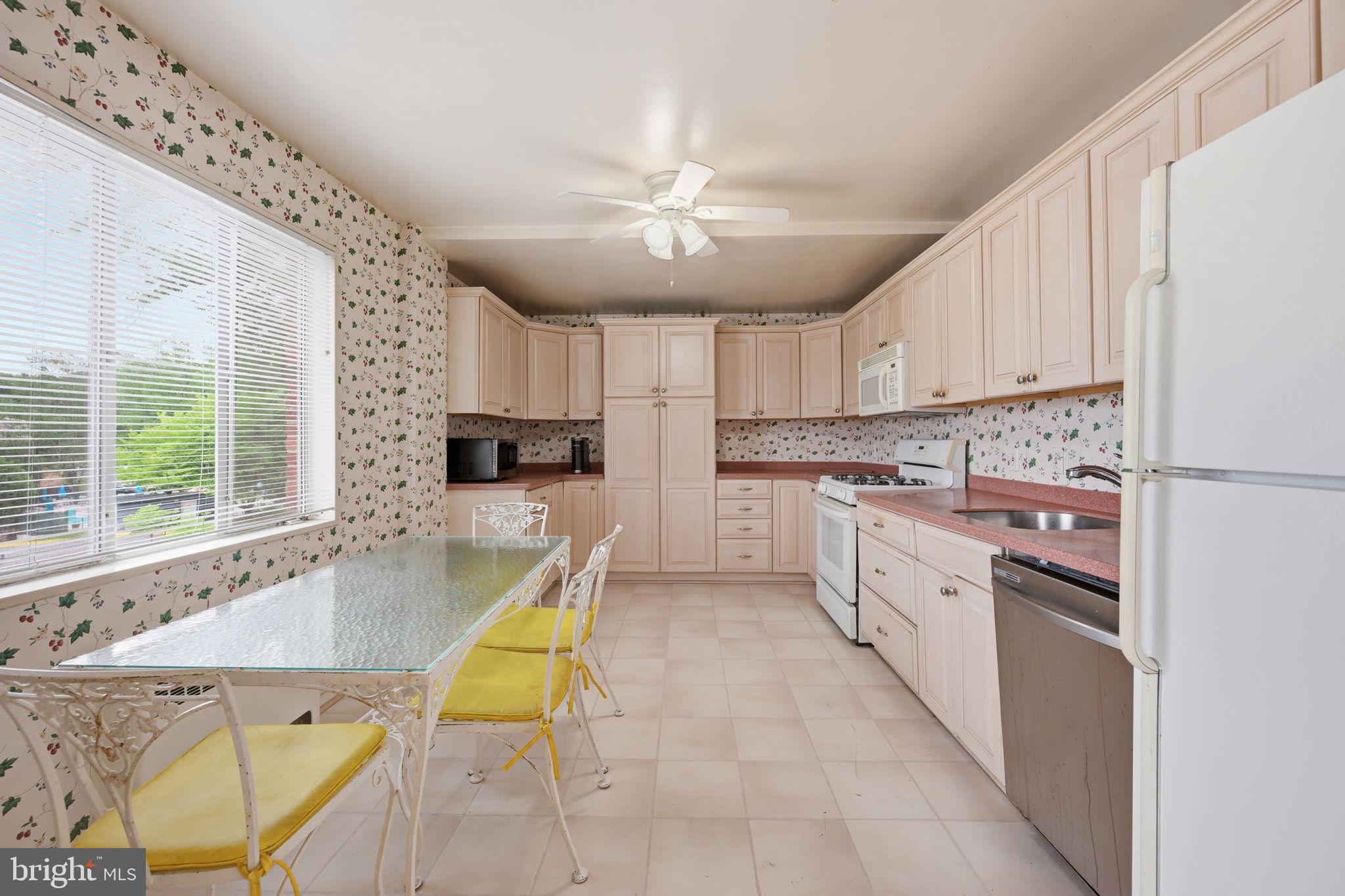 KENWOOD PLACE - Residential