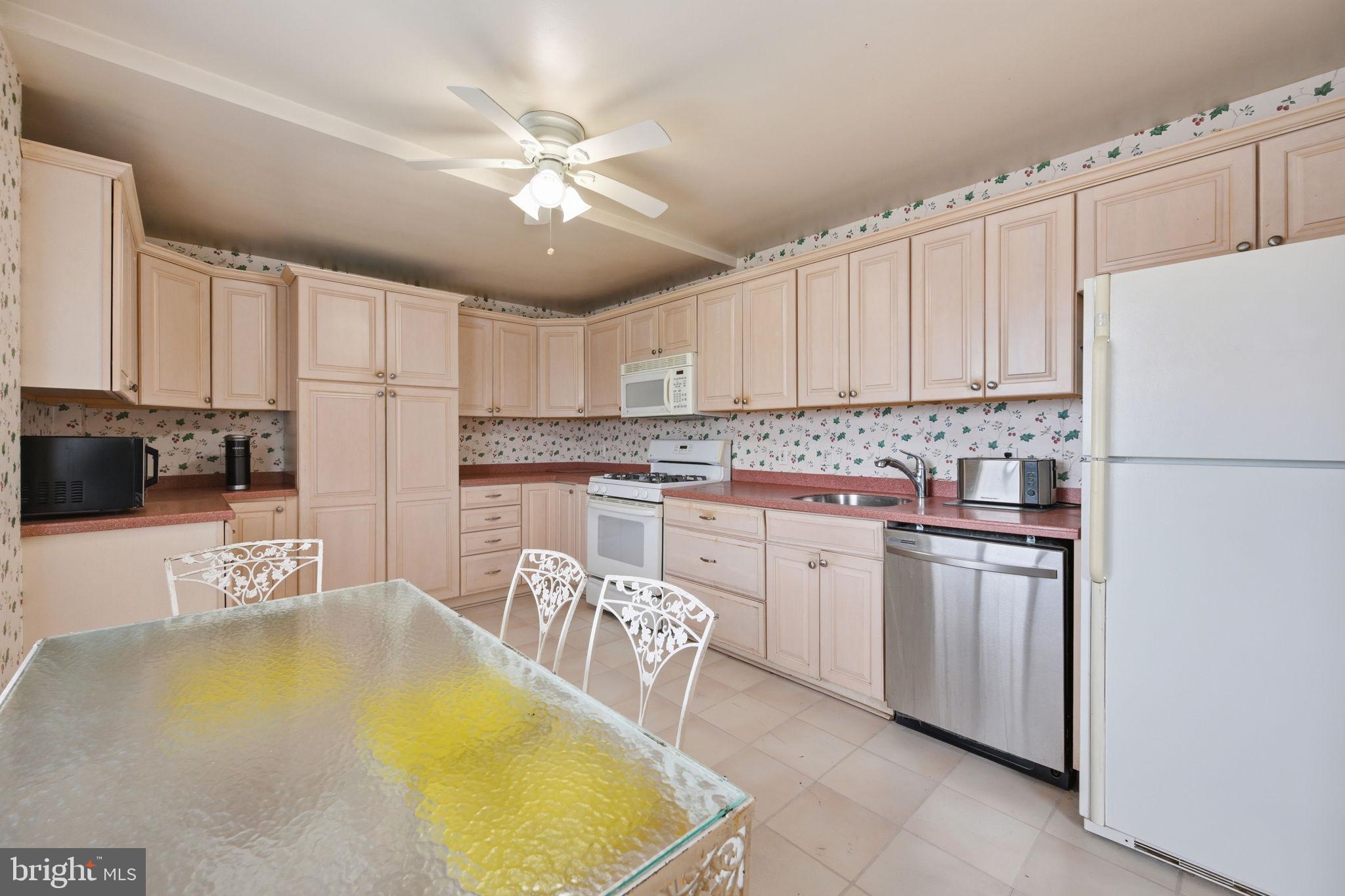 KENWOOD PLACE - Residential