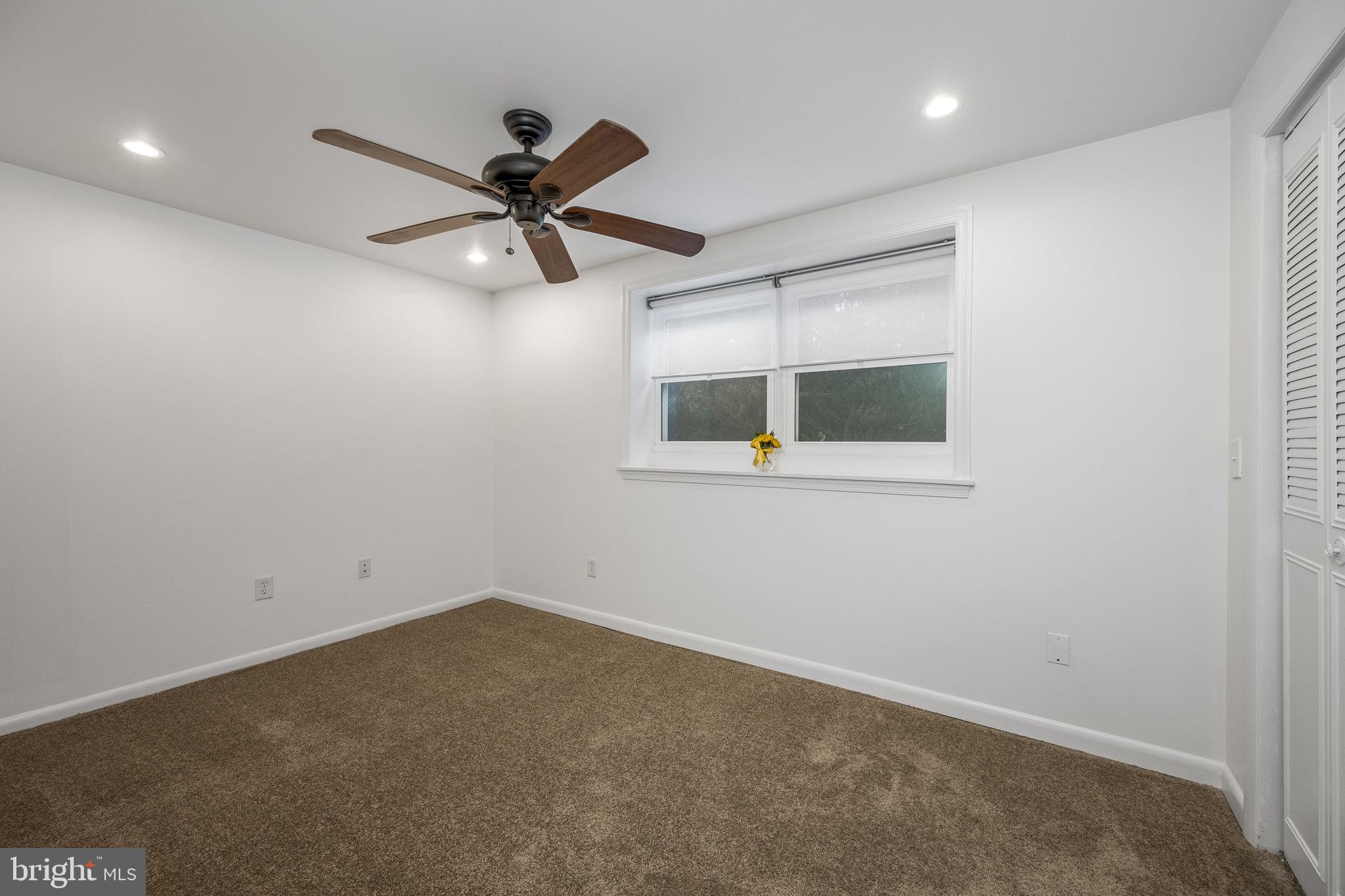 CROFTON COURT COND - Residential
