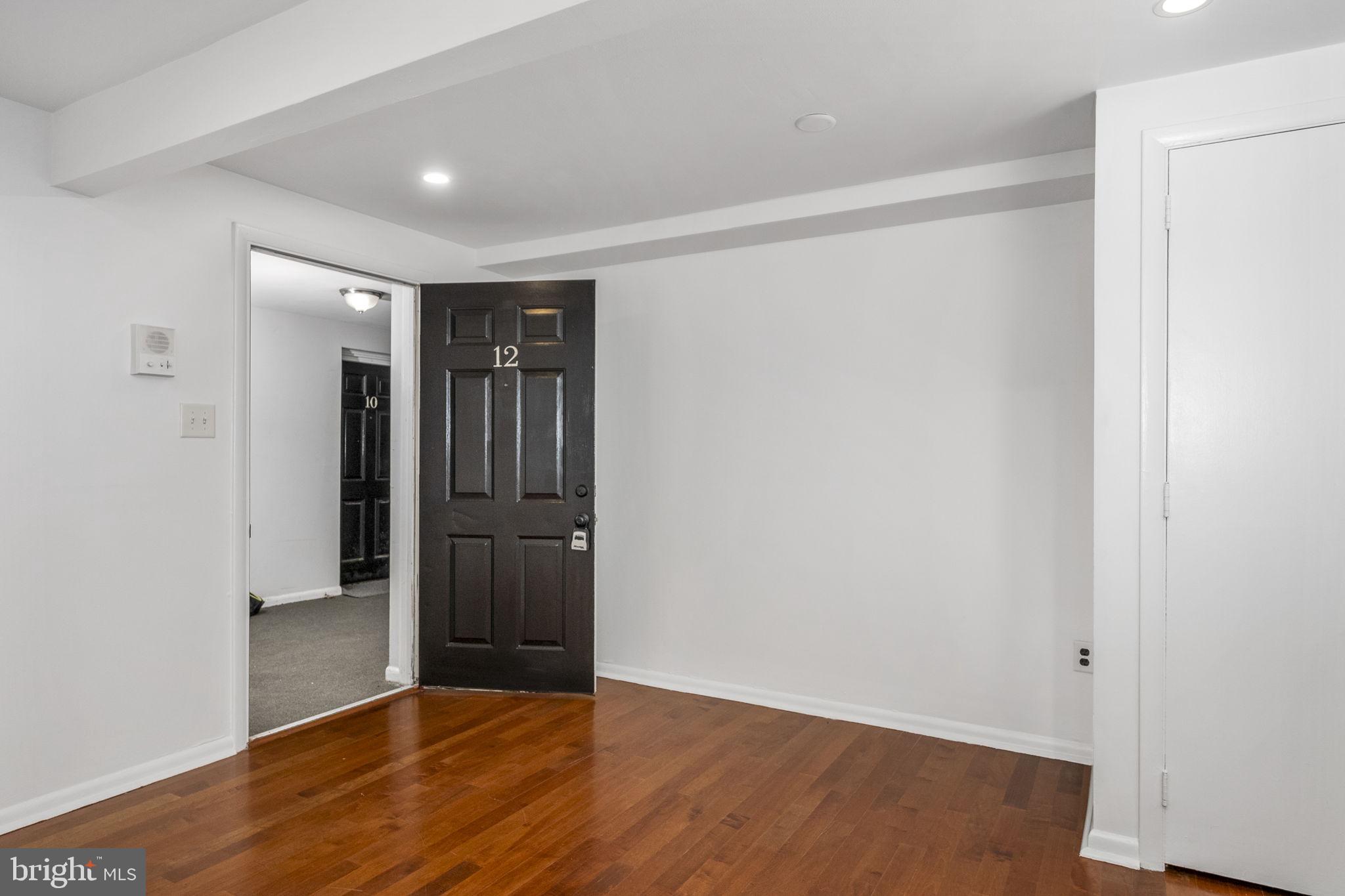 CROFTON COURT COND - Residential