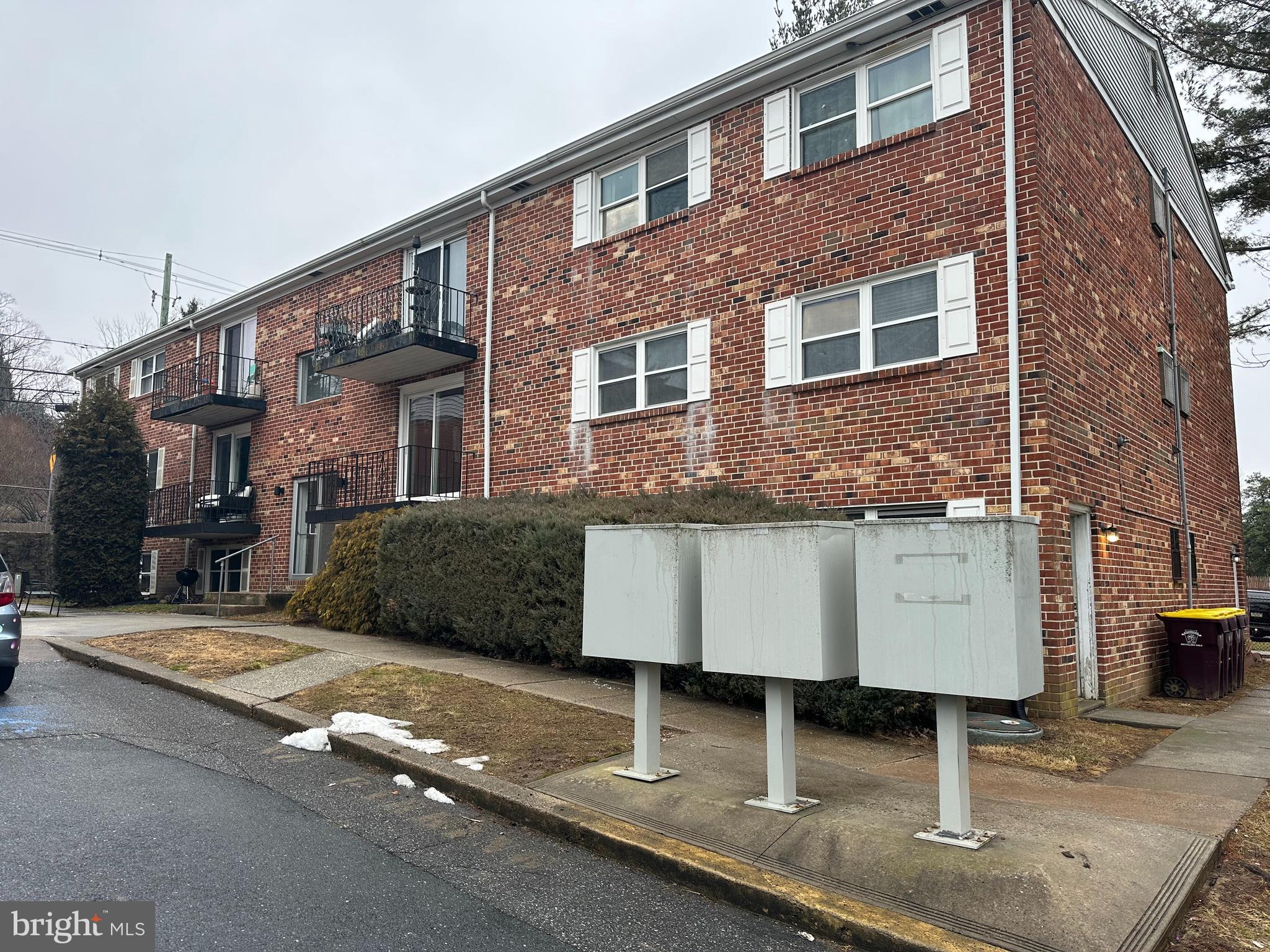 CROFTON COURT COND - Residential