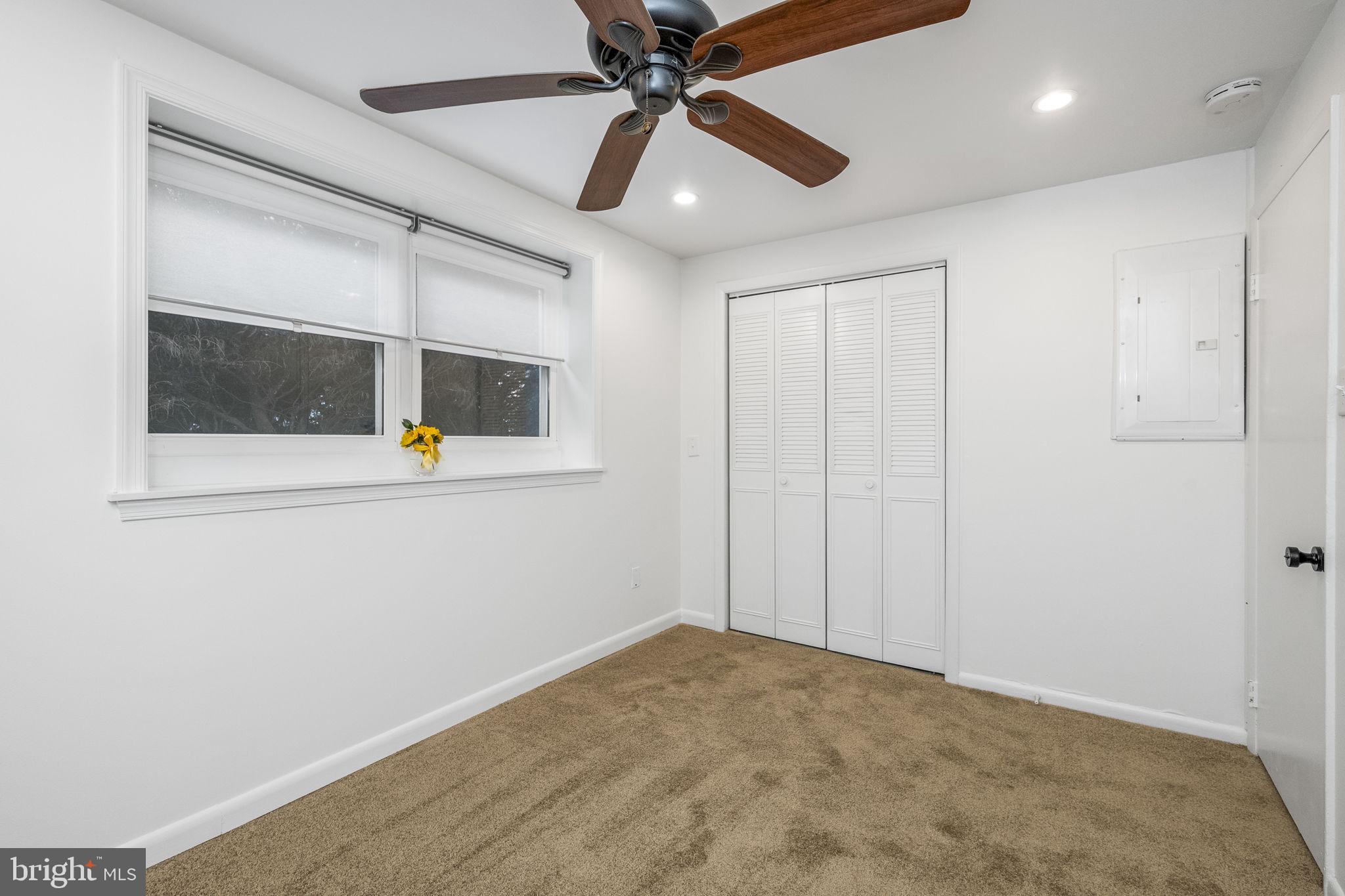 CROFTON COURT COND - Residential