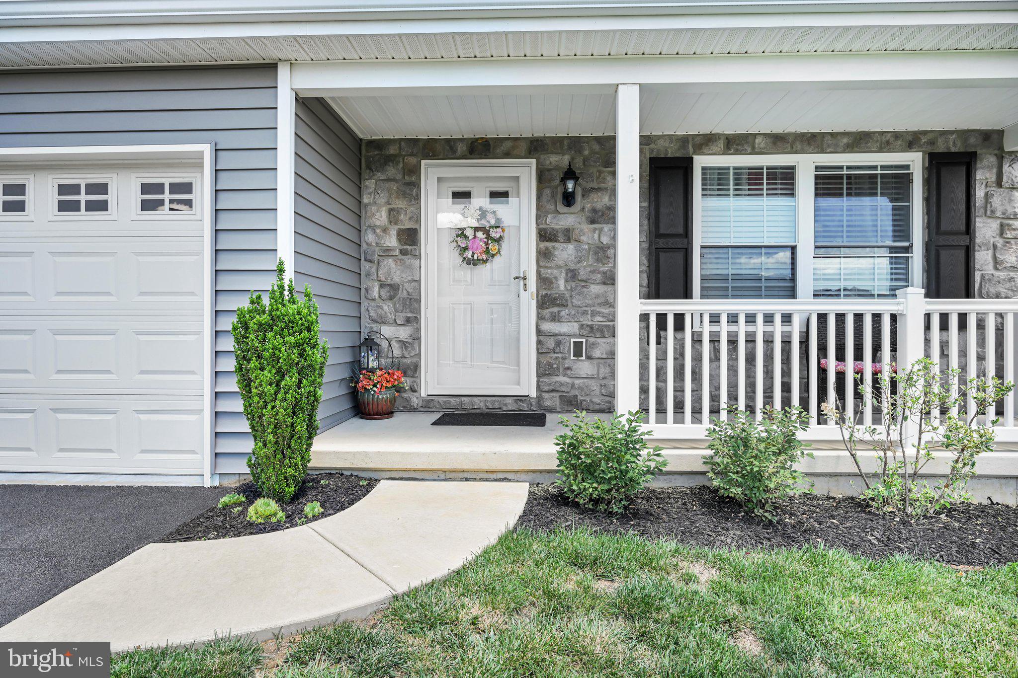CREEKSIDE - Residential