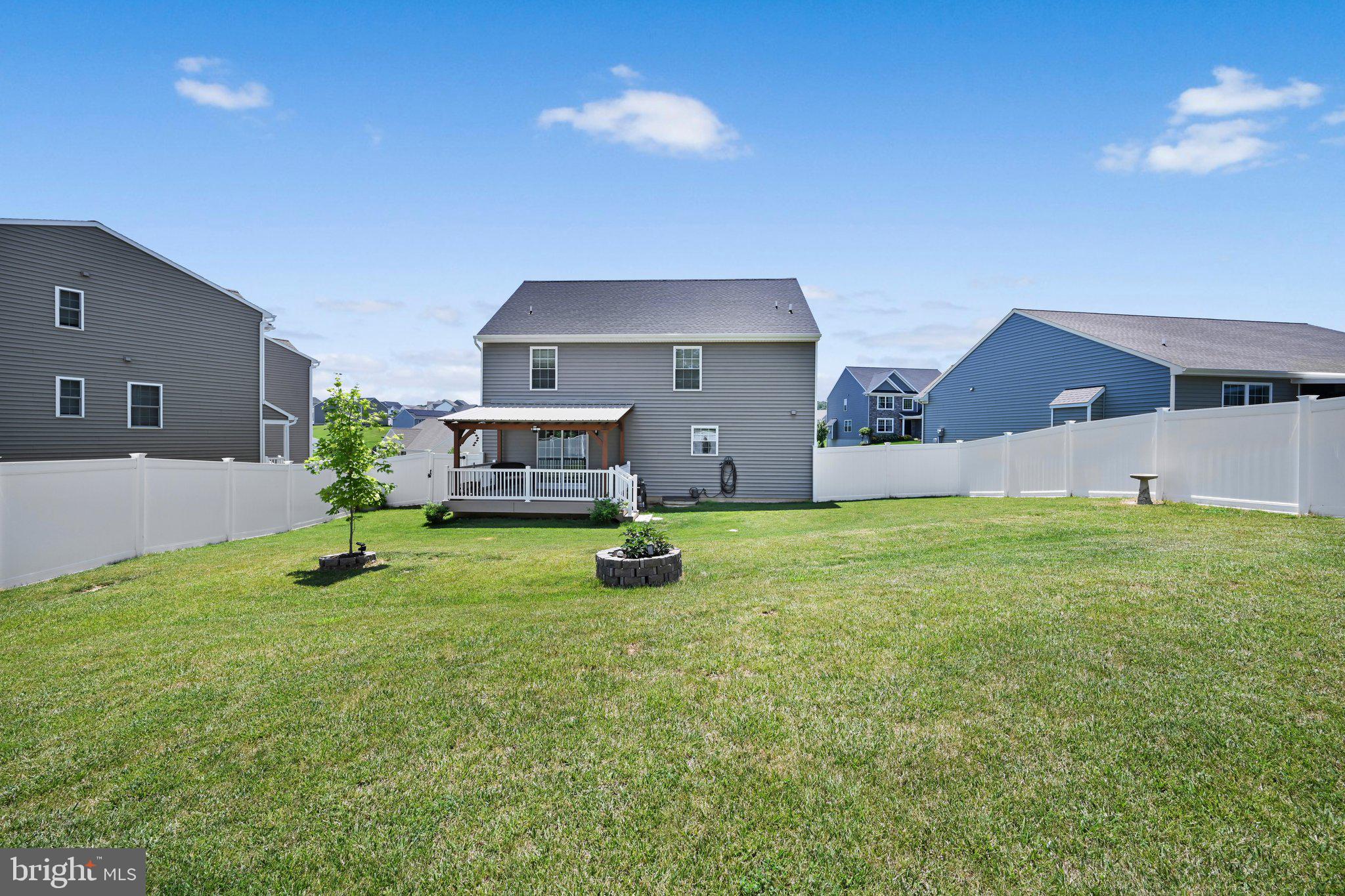 CREEKSIDE - Residential