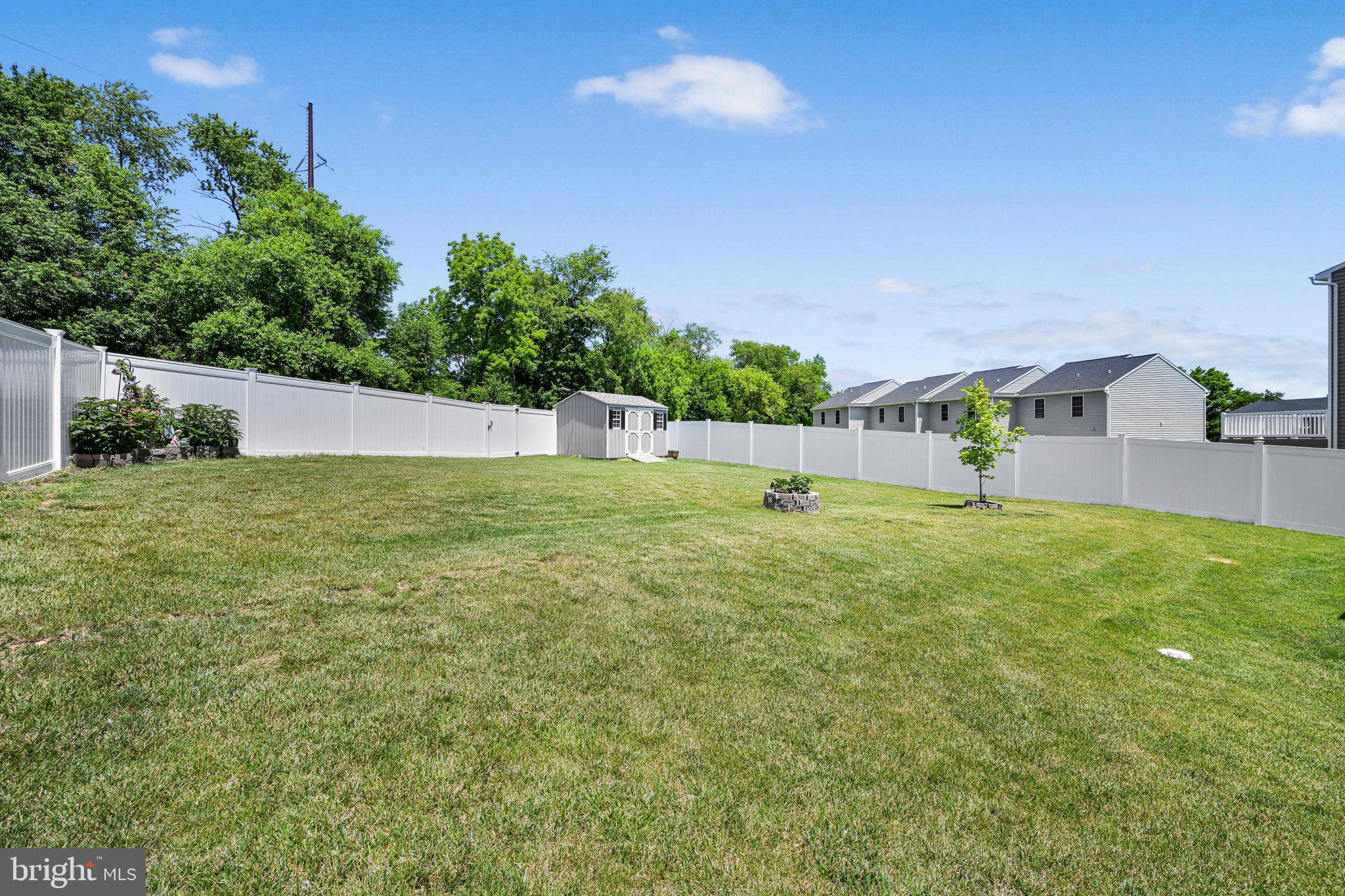 CREEKSIDE - Residential