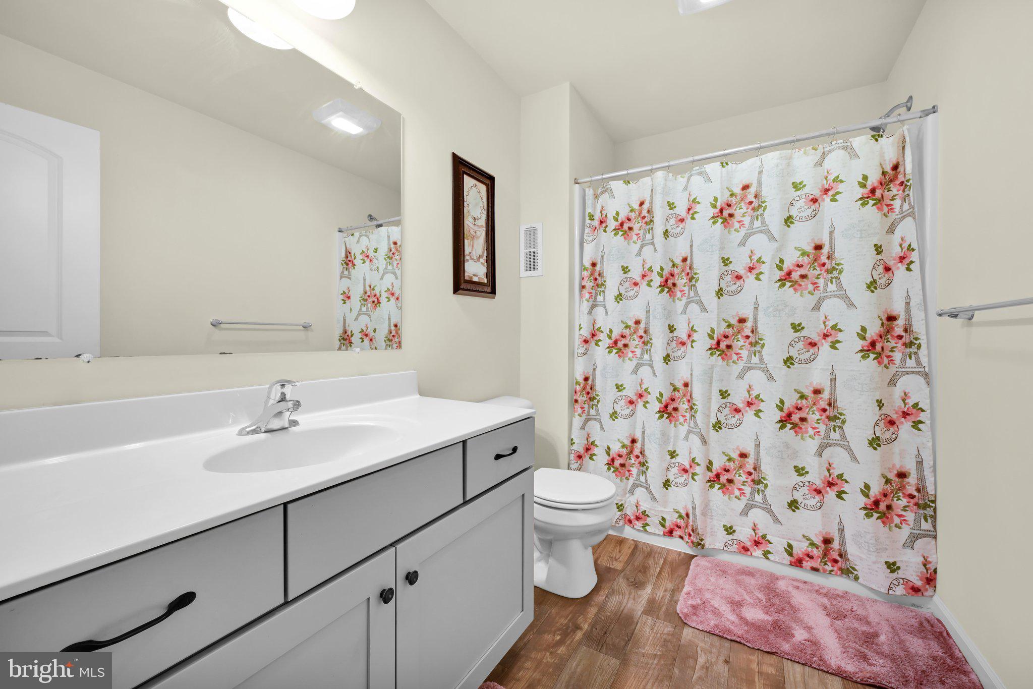 CREEKSIDE - Residential