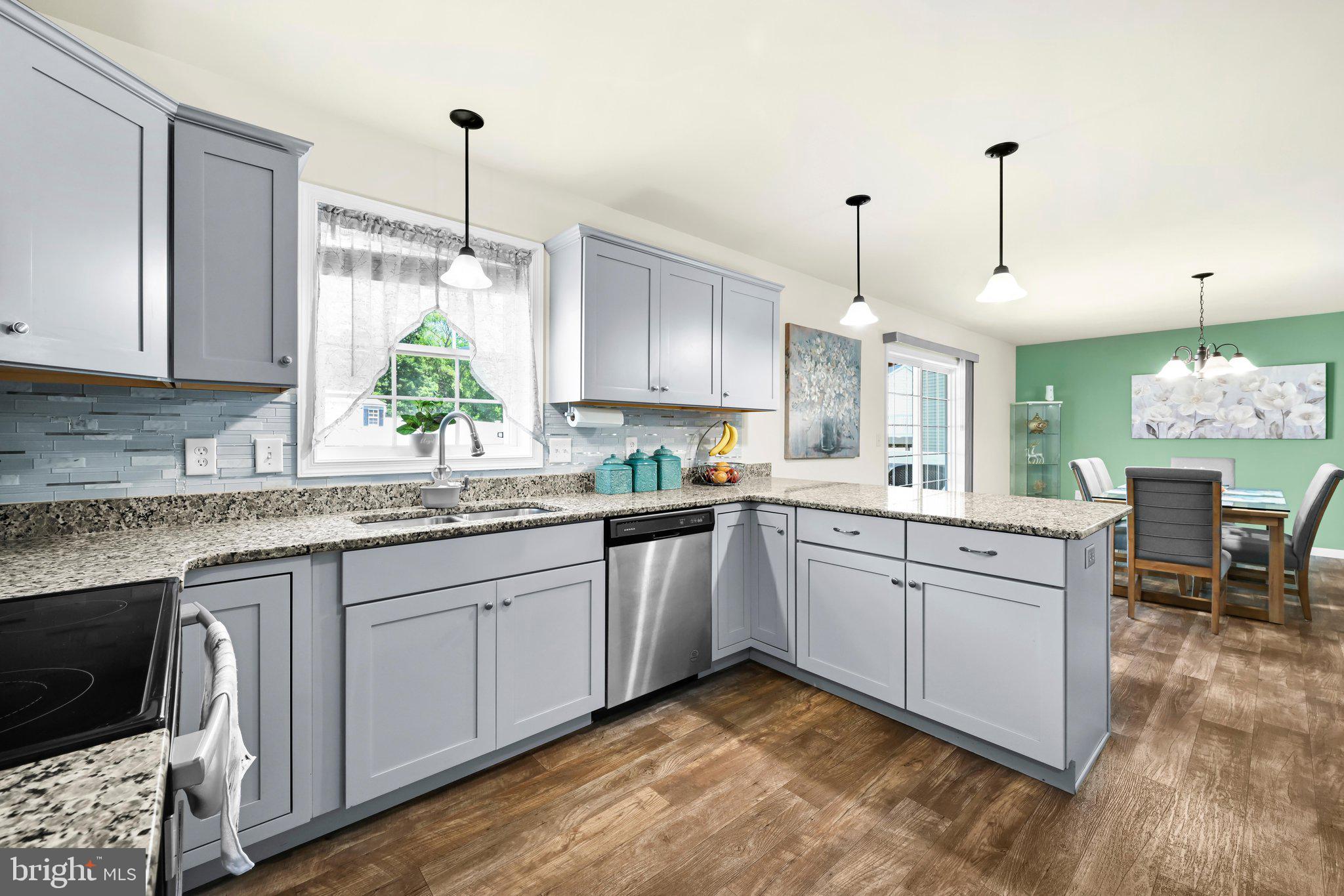 CREEKSIDE - Residential