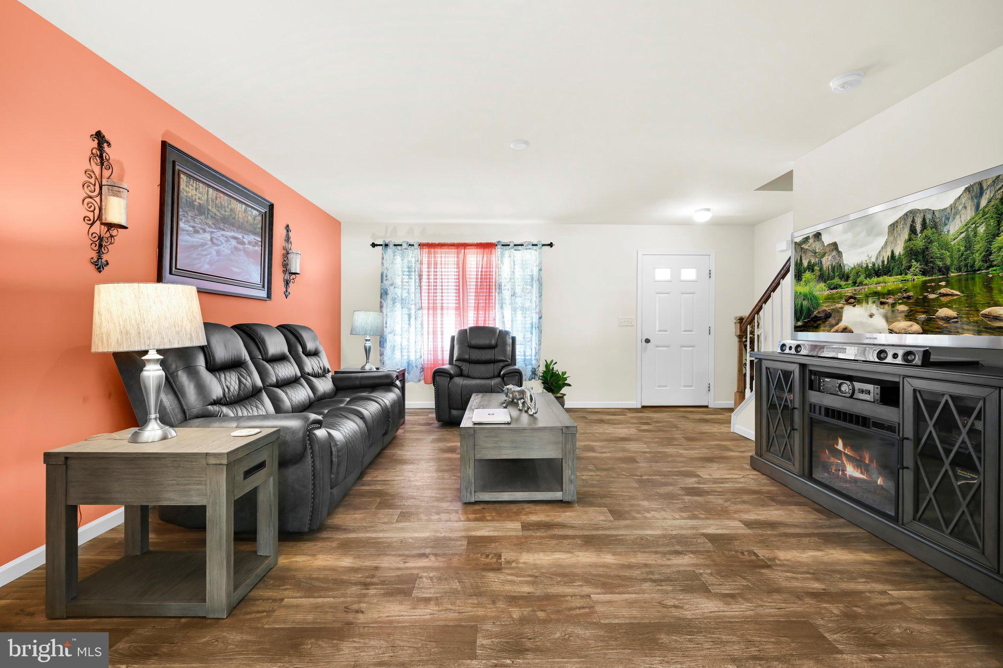 CREEKSIDE - Residential