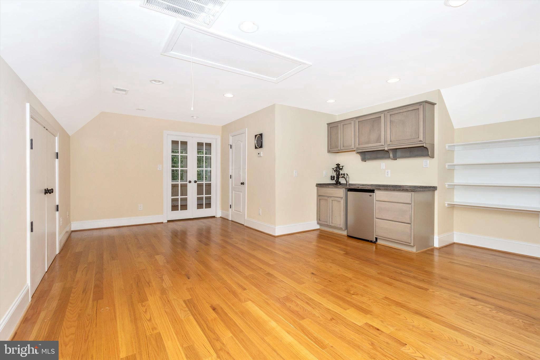 DARNESTOWN OUTSIDE - Residential