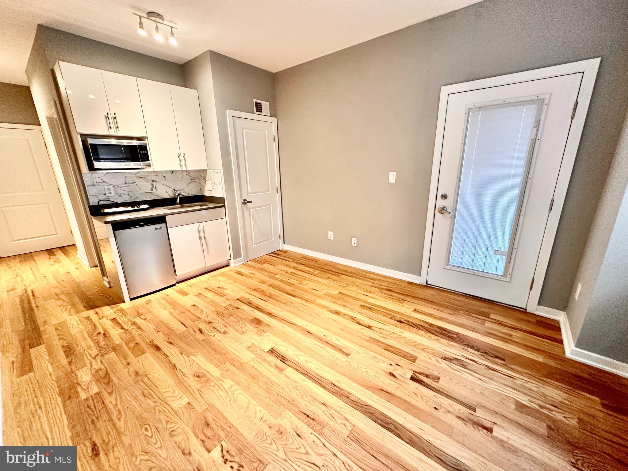 UNIVERSITY CITY - Residential Lease