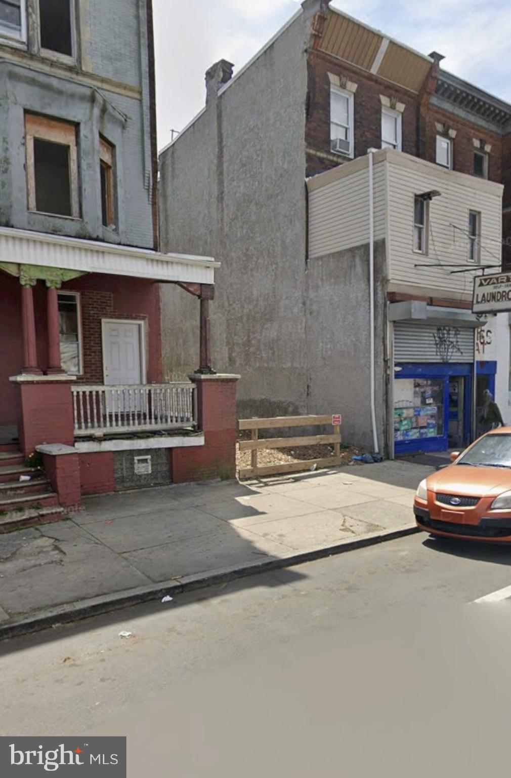 PHILADELPHIA (NORTHWEST) - Land