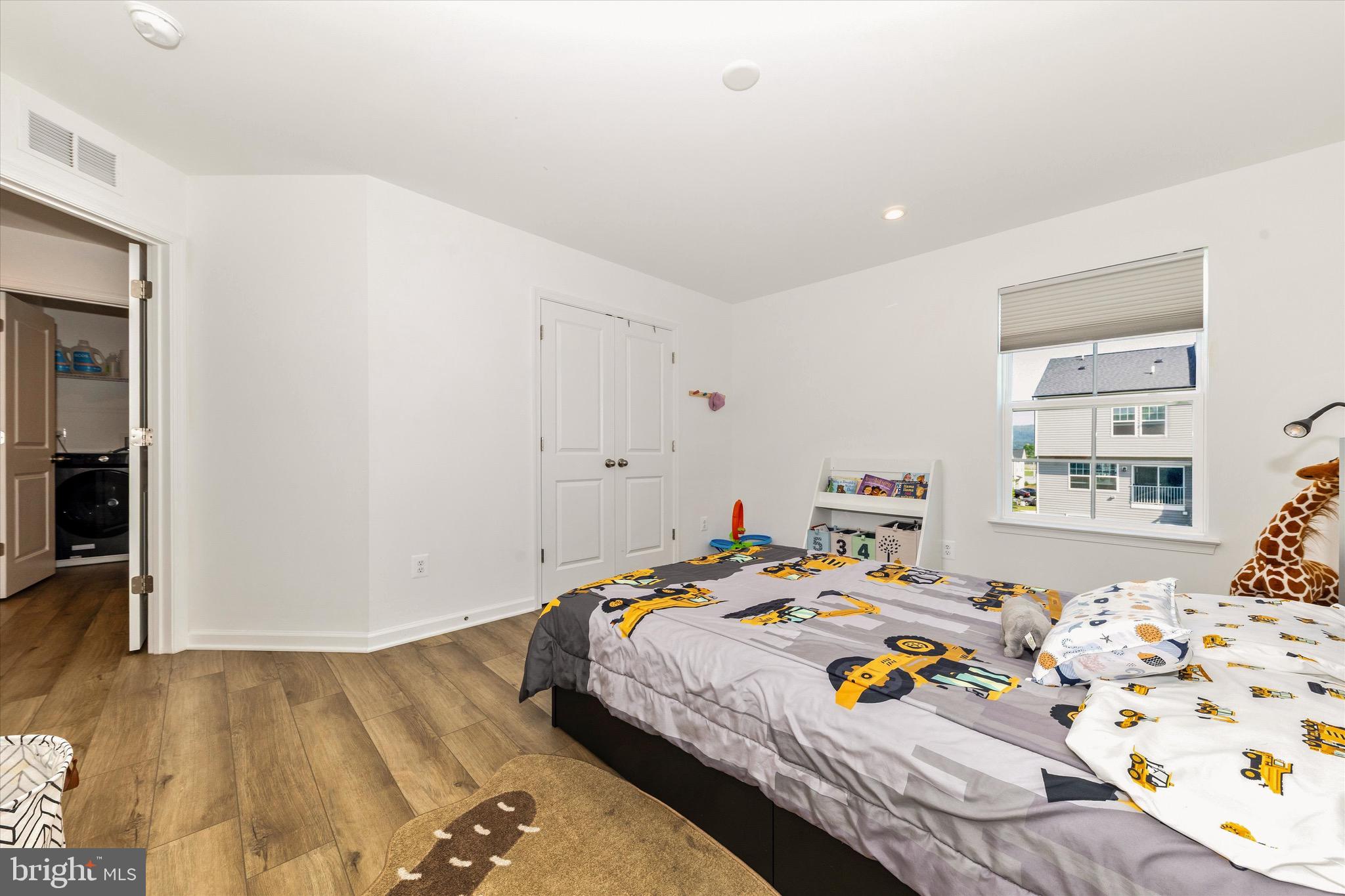 KING'S CROSSING - Residential