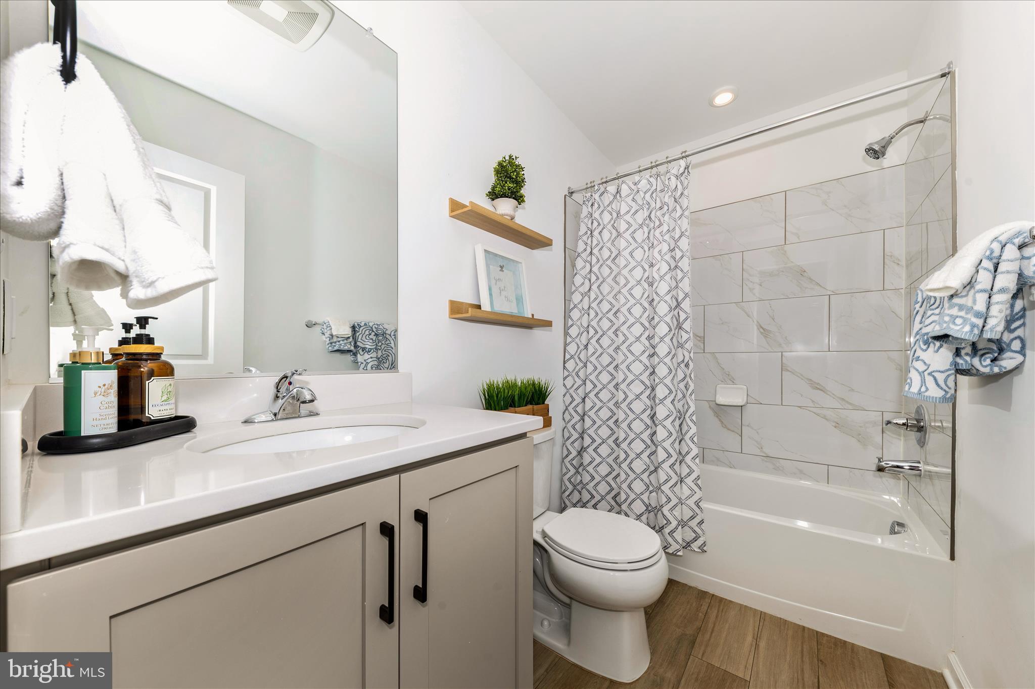 KING'S CROSSING - Residential