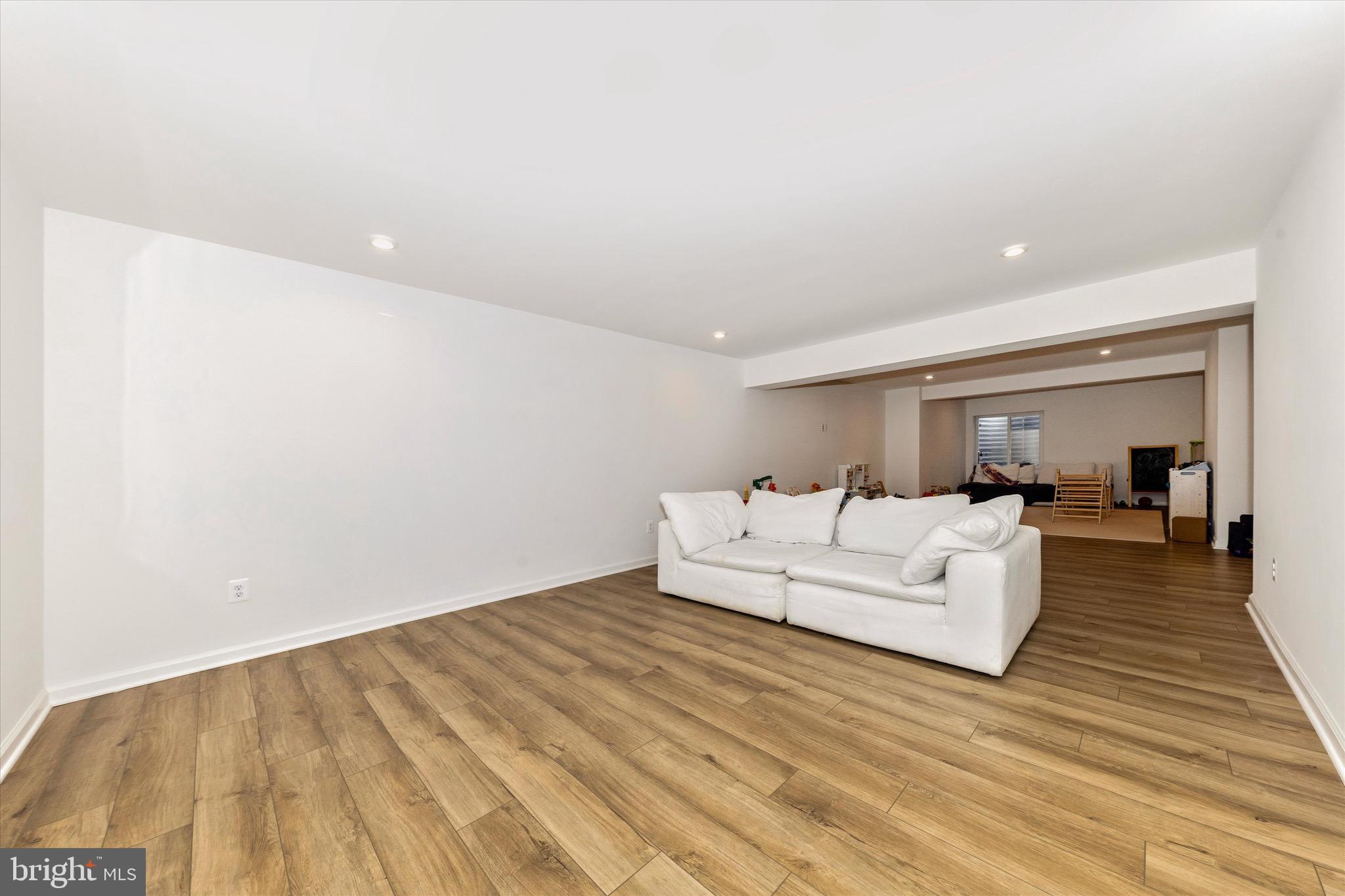 KING'S CROSSING - Residential