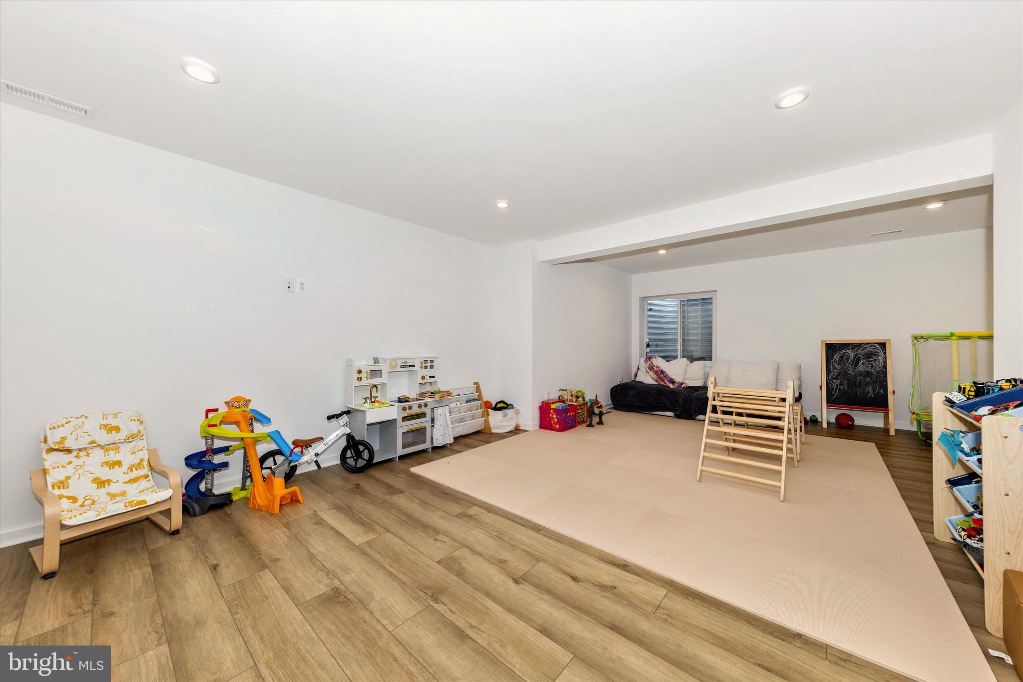 KING'S CROSSING - Residential