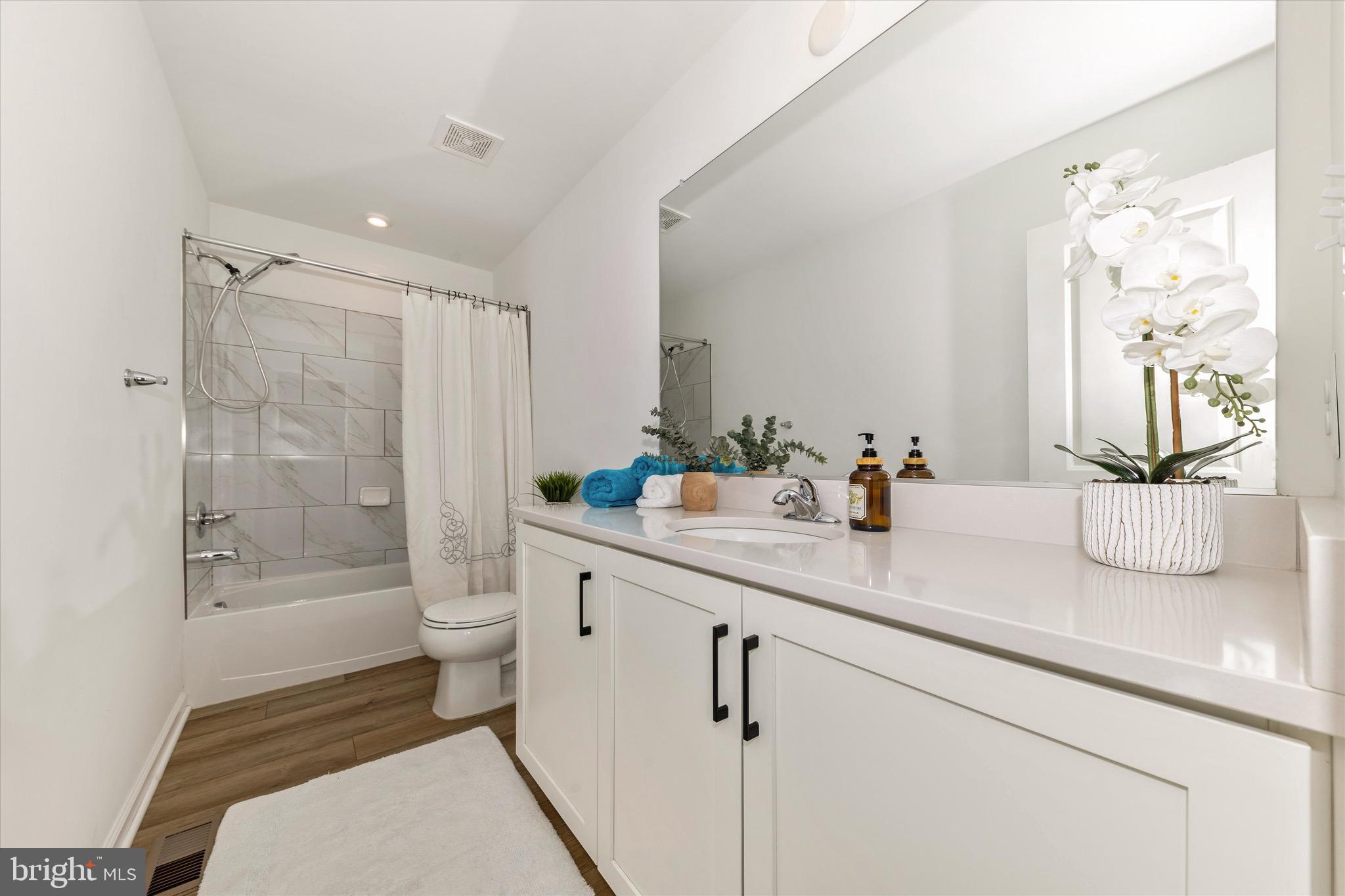 KING'S CROSSING - Residential