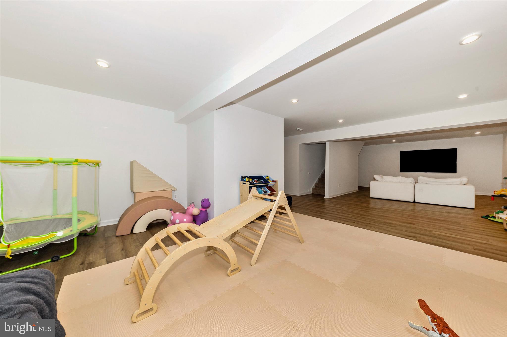 KING'S CROSSING - Residential