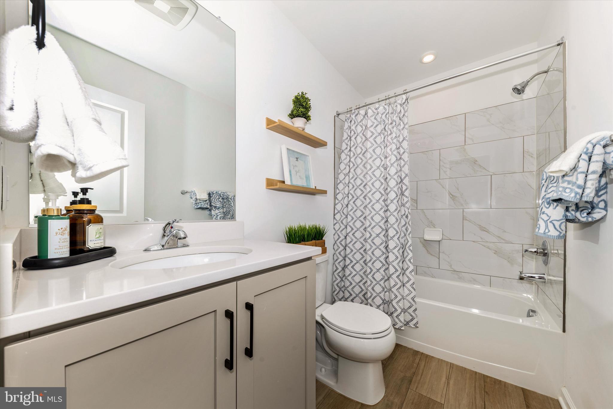 KING'S CROSSING - Residential