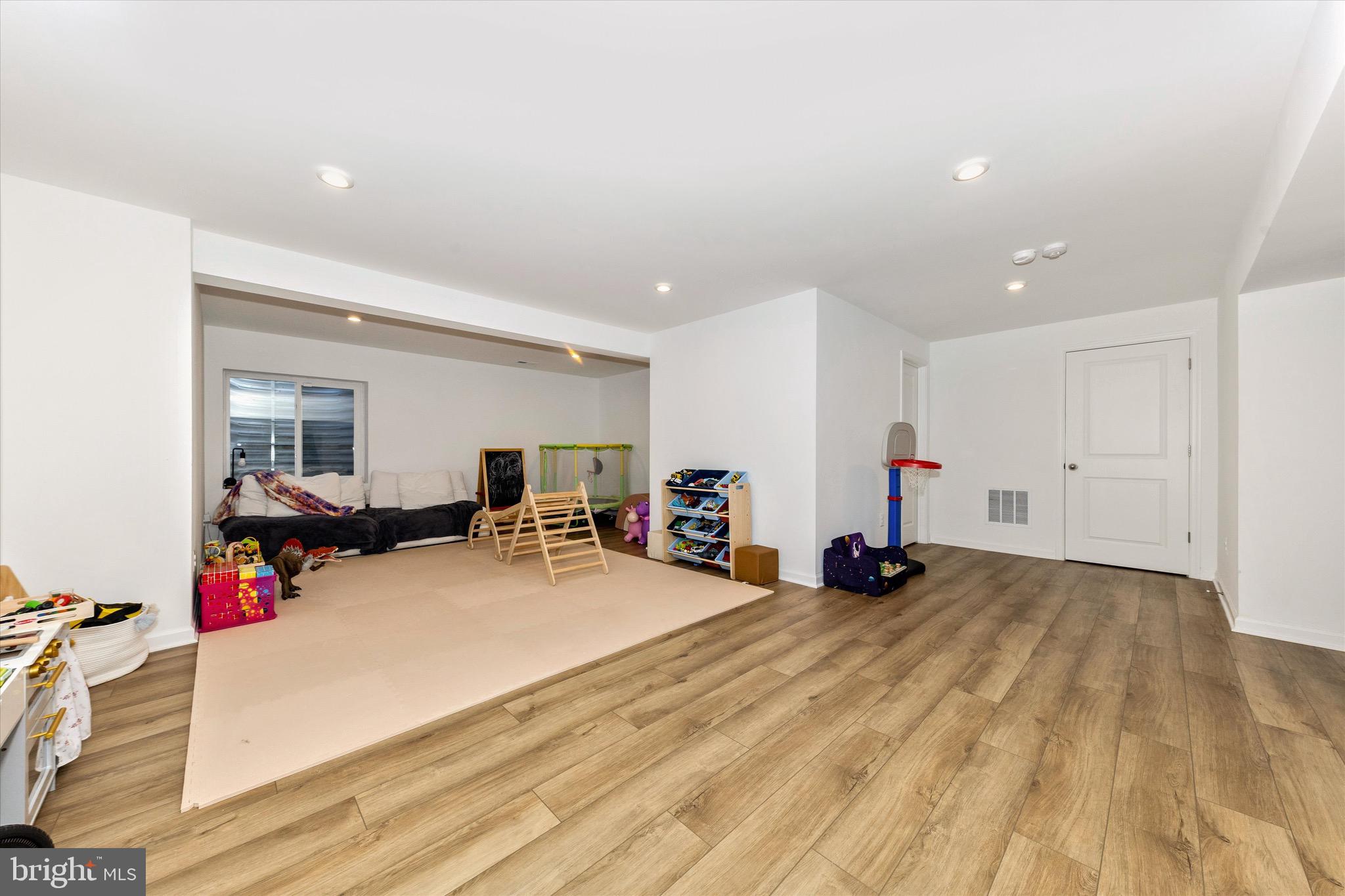 KING'S CROSSING - Residential