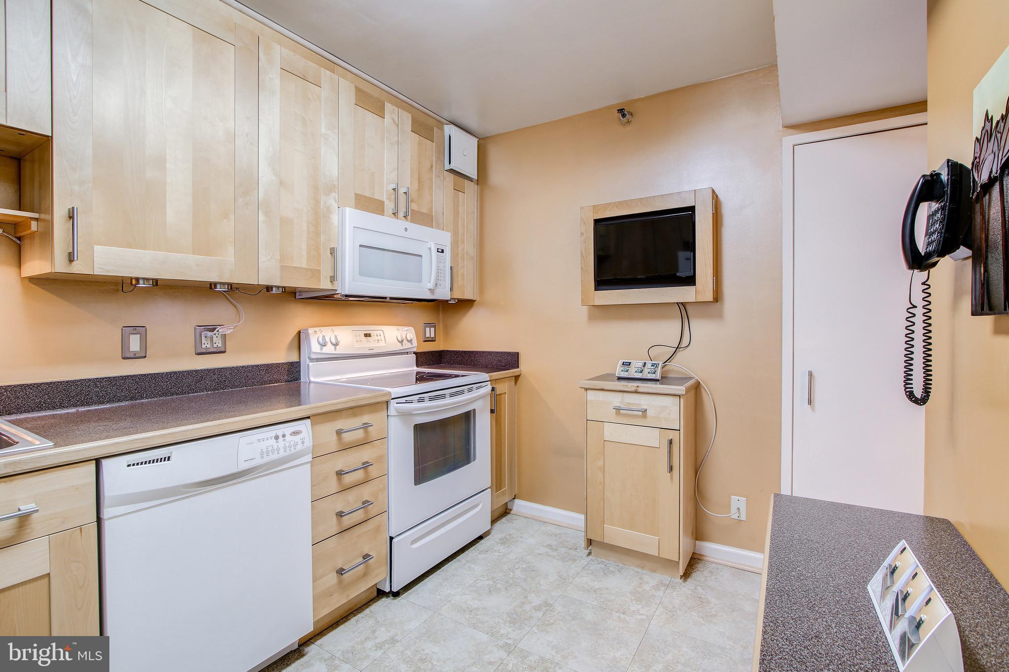 GREENS AT LEISURE WORLD - Residential