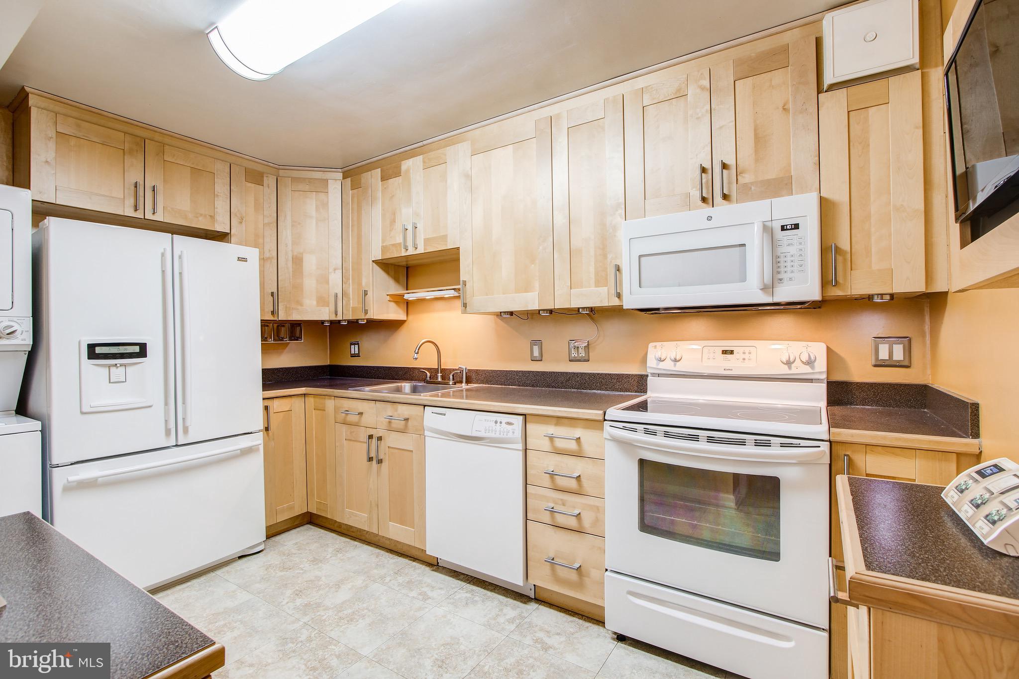 GREENS AT LEISURE WORLD - Residential