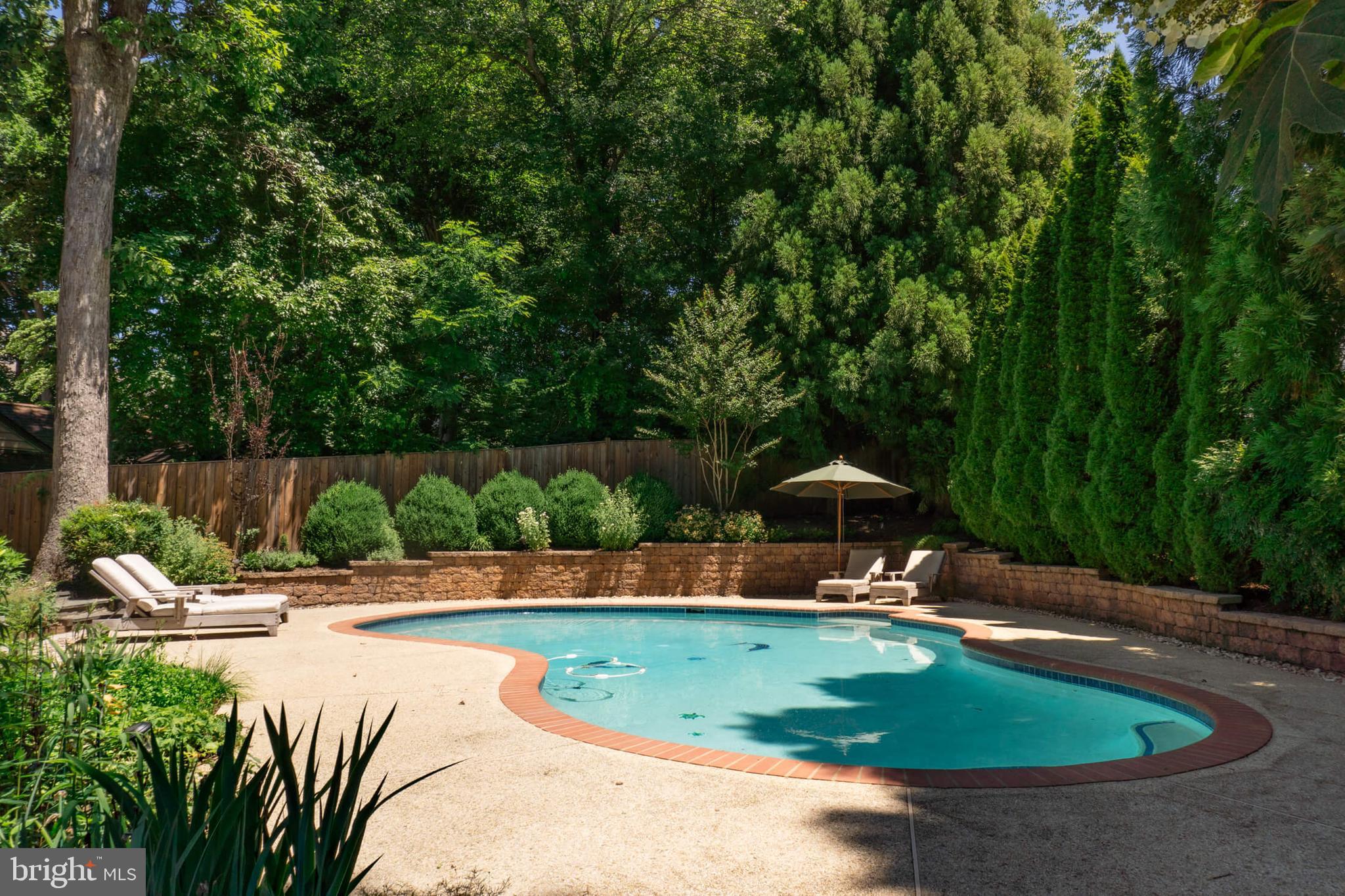POTOMAC OUTSIDE - Residential