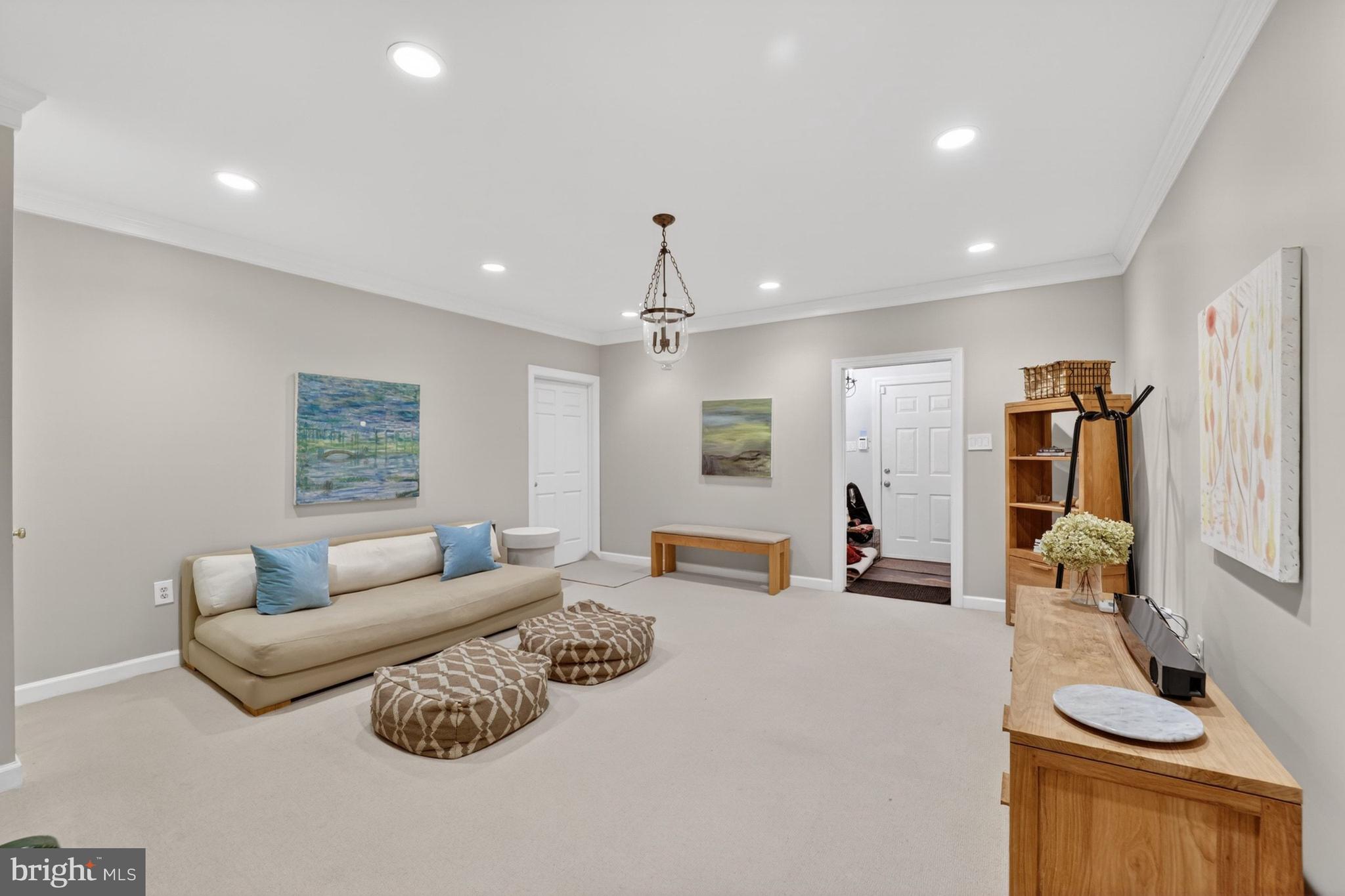 POTOMAC OUTSIDE - Residential
