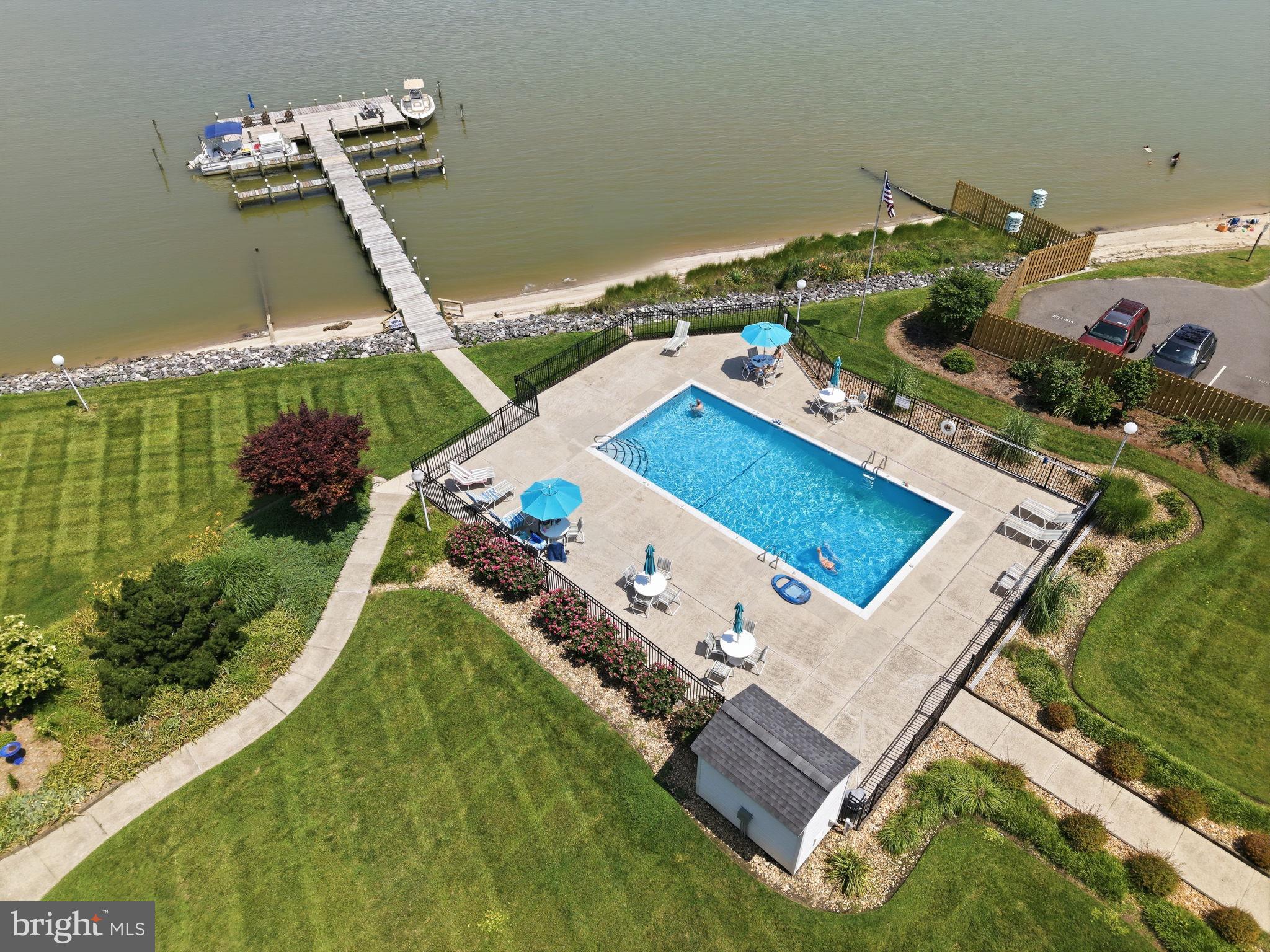 RIVERSIDE CONDOMINIUMS - Residential