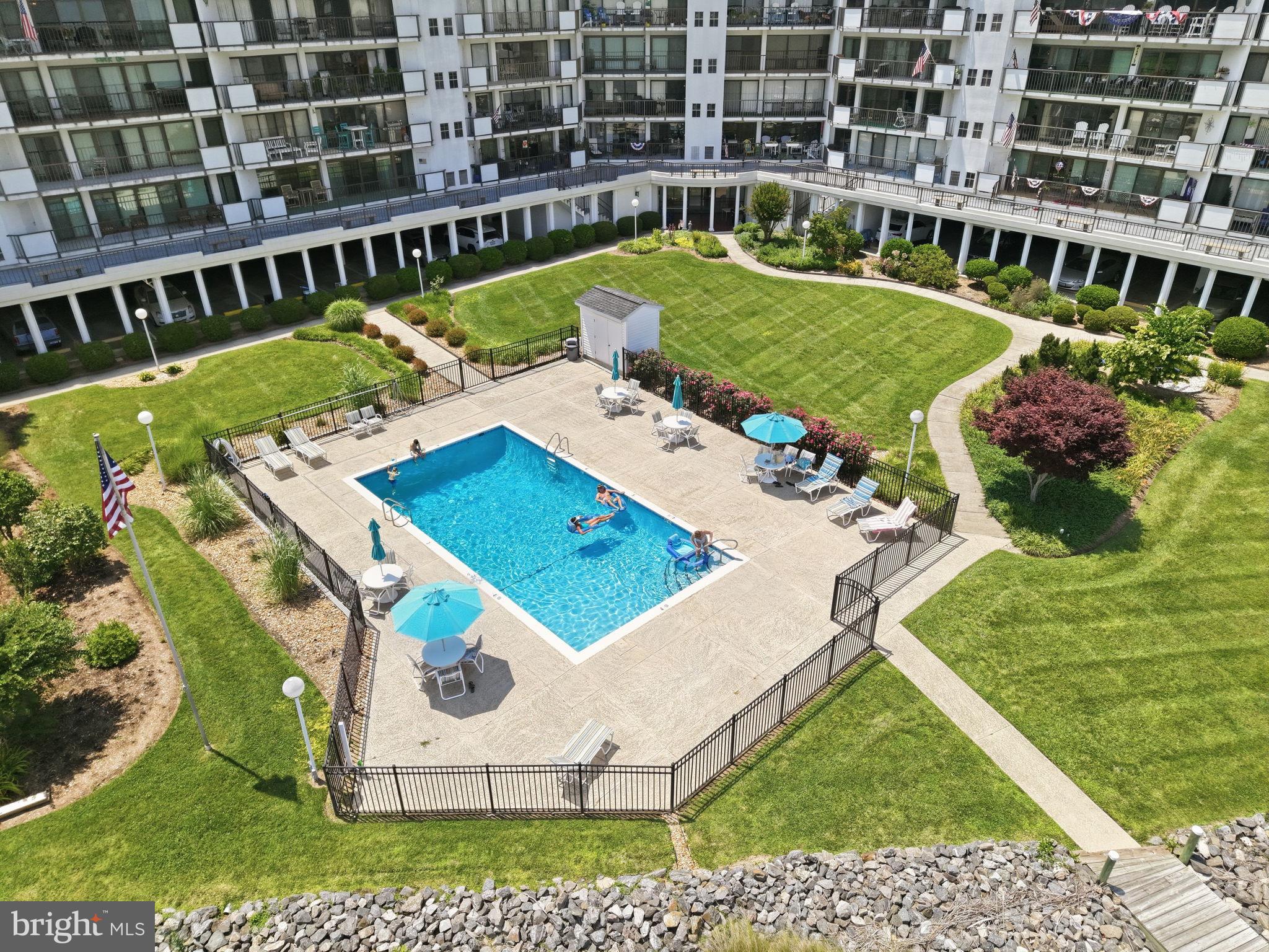 RIVERSIDE CONDOMINIUMS - Residential