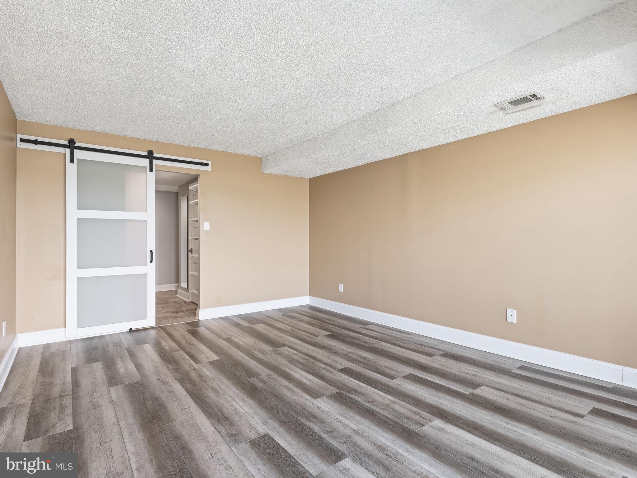 RIVERSIDE CONDOMINIUMS - Residential