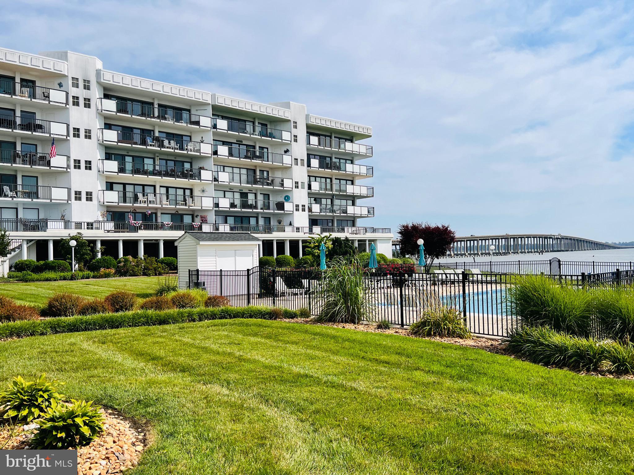 RIVERSIDE CONDOMINIUMS - Residential