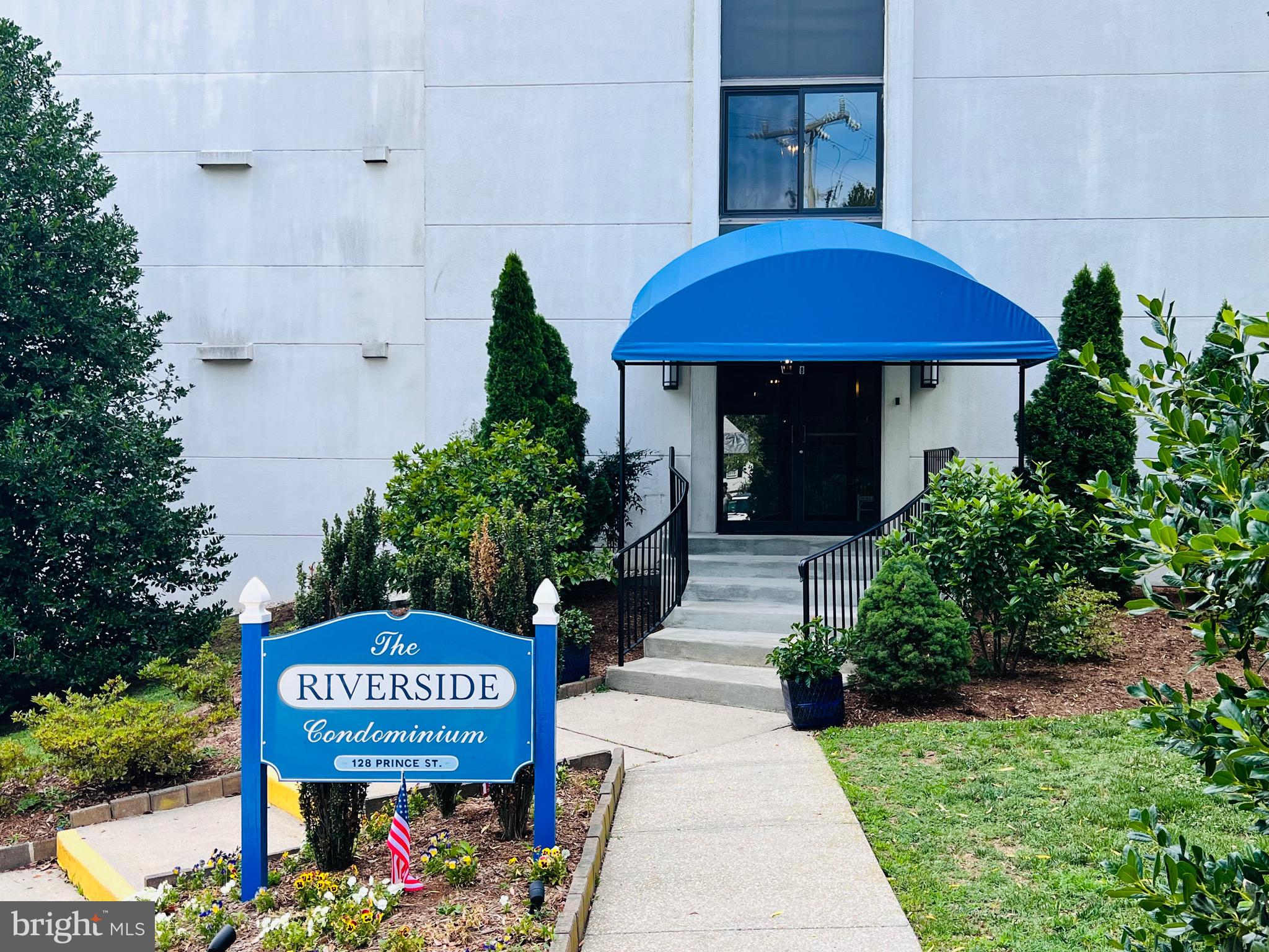 RIVERSIDE CONDOMINIUMS - Residential