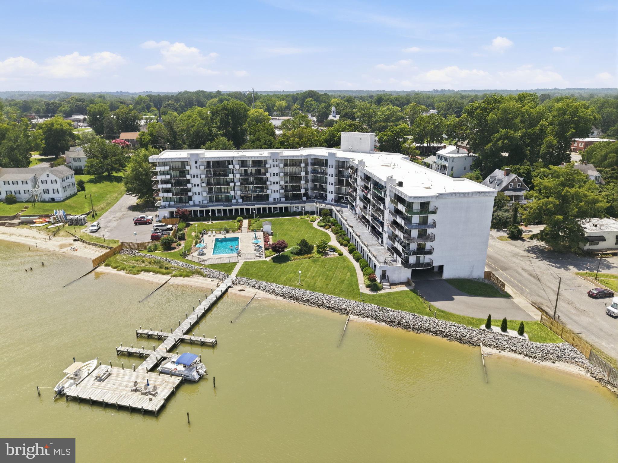 RIVERSIDE CONDOMINIUMS - Residential