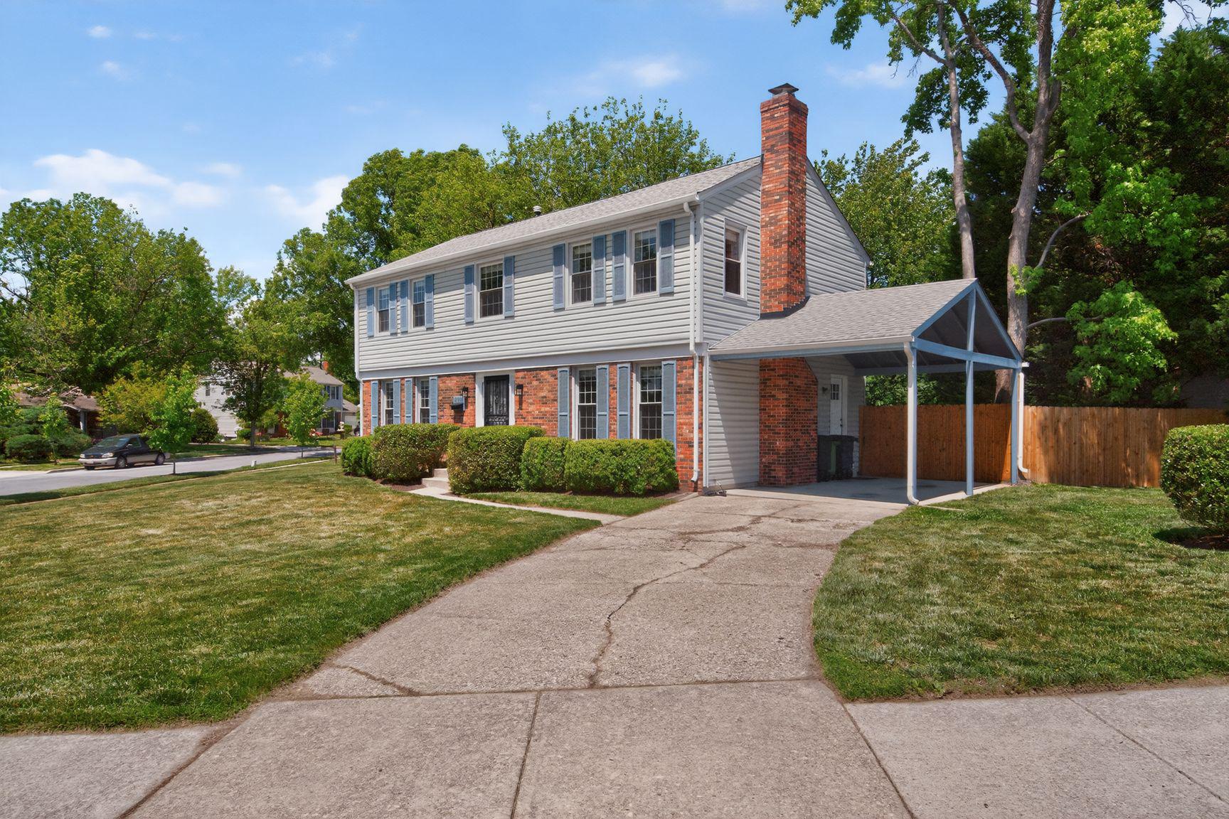 WHITE OAK MANOR - Residential
