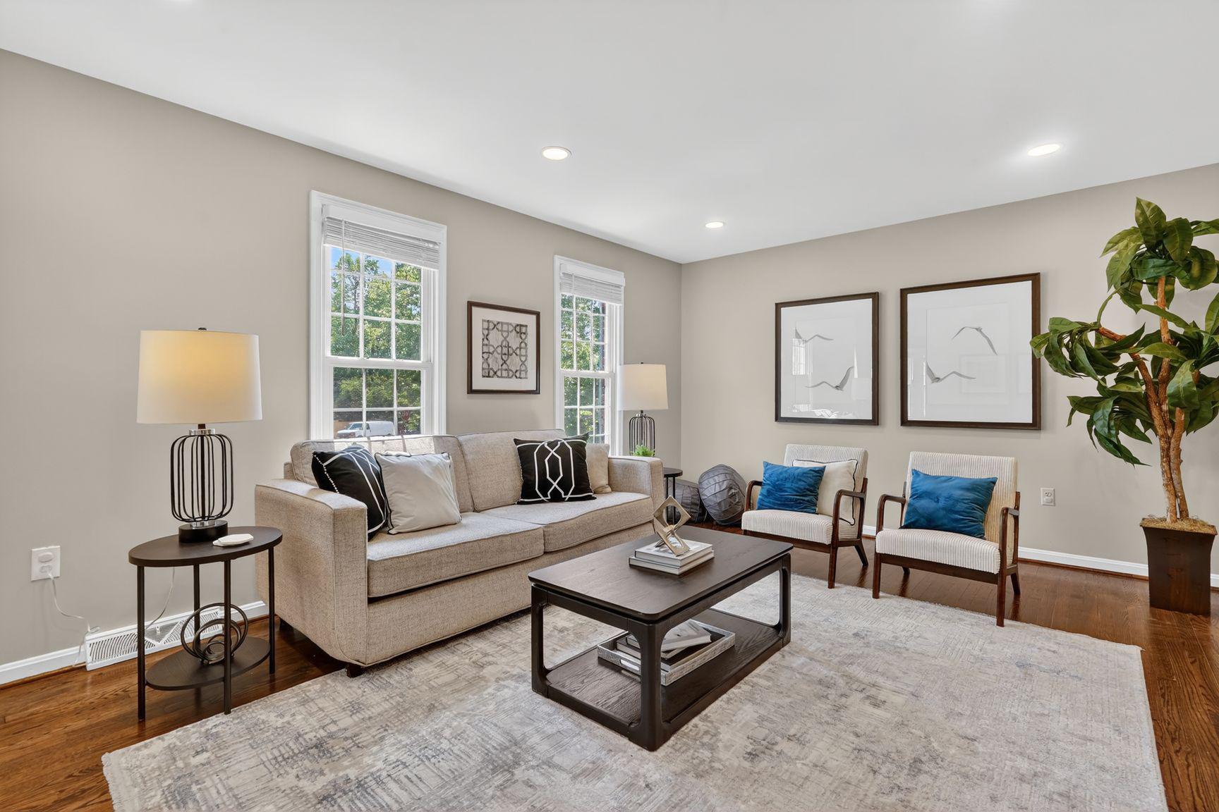 WHITE OAK MANOR - Residential