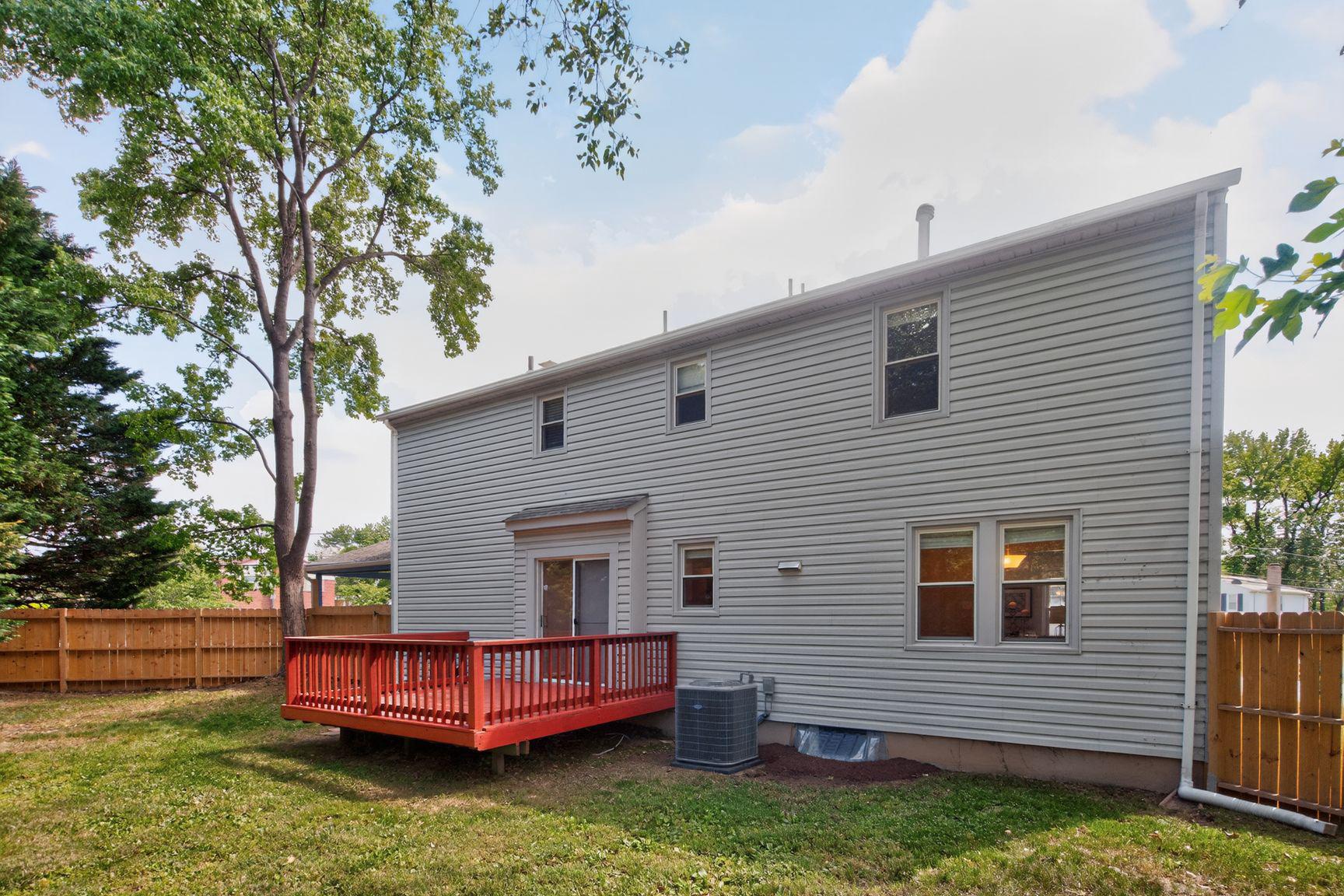 WHITE OAK MANOR - Residential