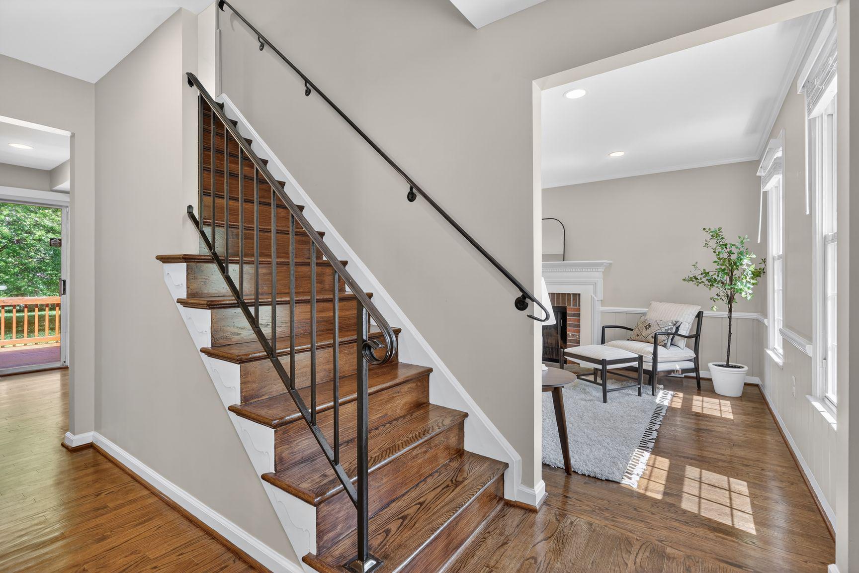 WHITE OAK MANOR - Residential